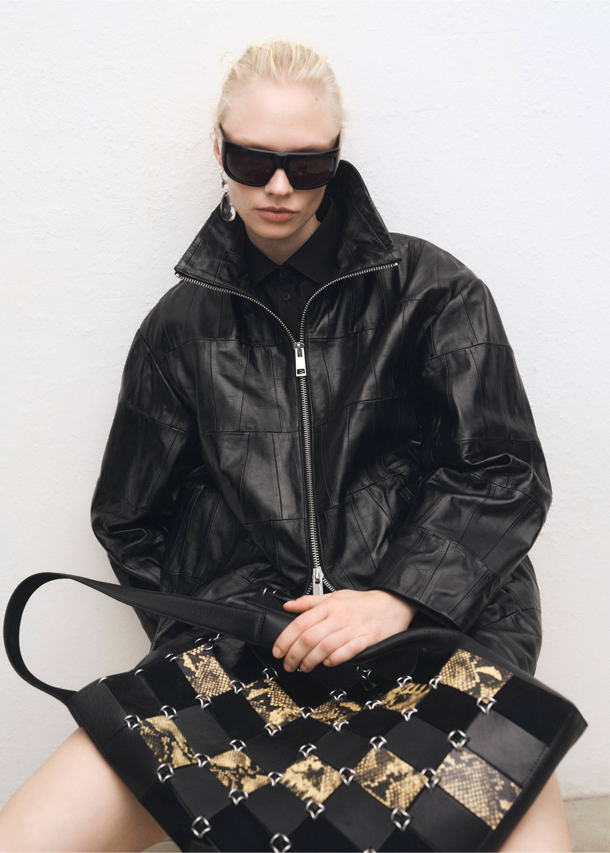 Oversized patchwork leather coat - Details of the article 3, Black. Ref: 87074418-00.
