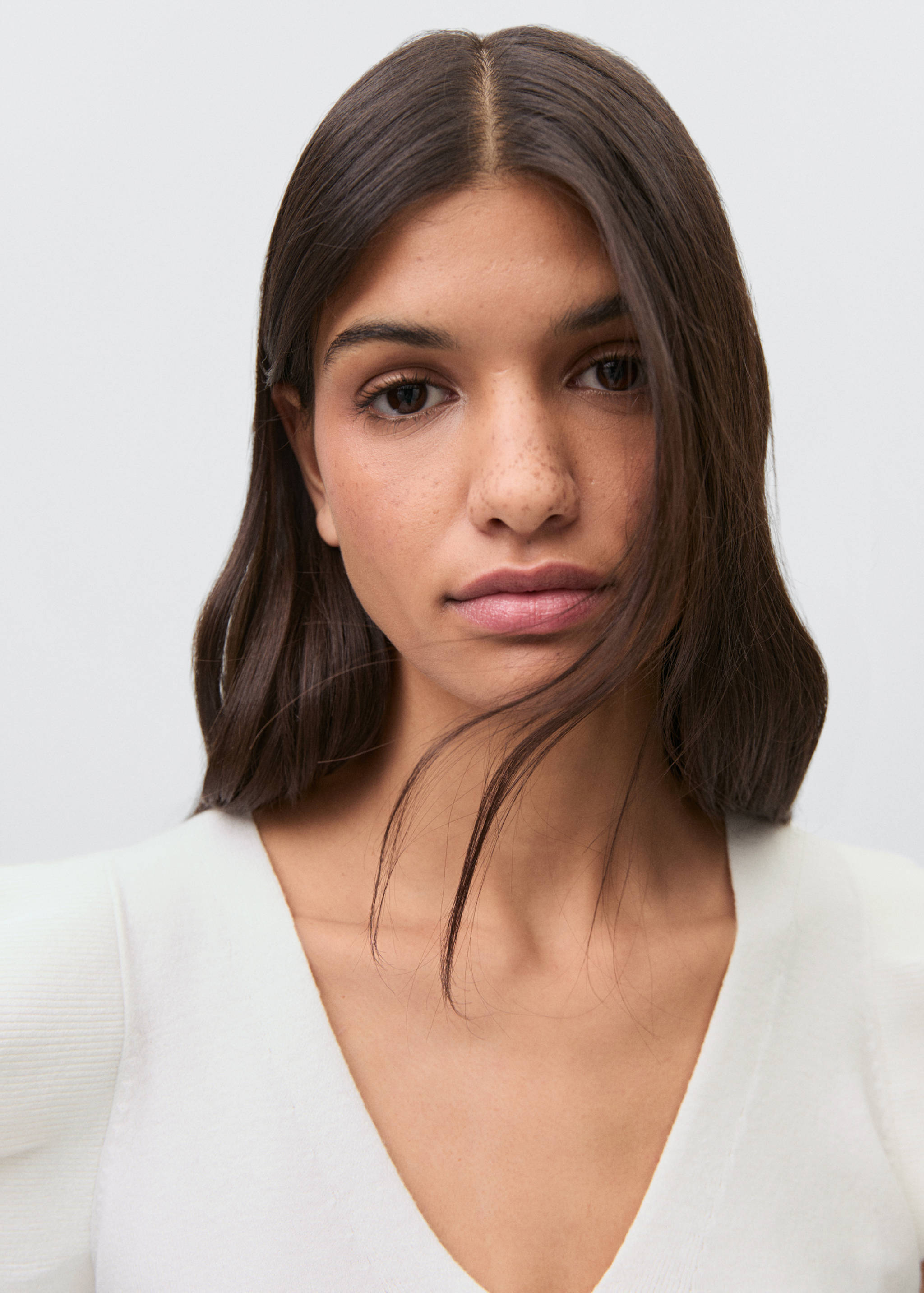 V-neck top - Details of the article 1