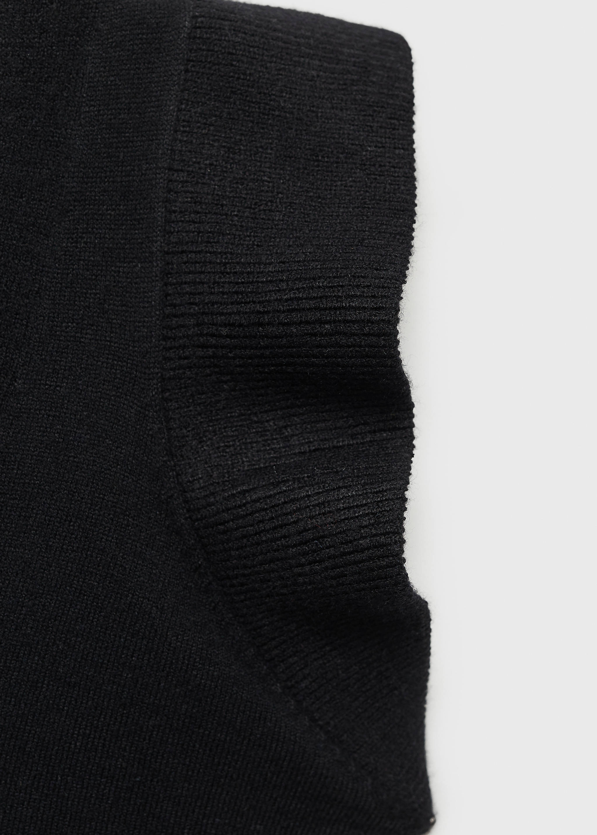 V-neck top - Details of the article 8