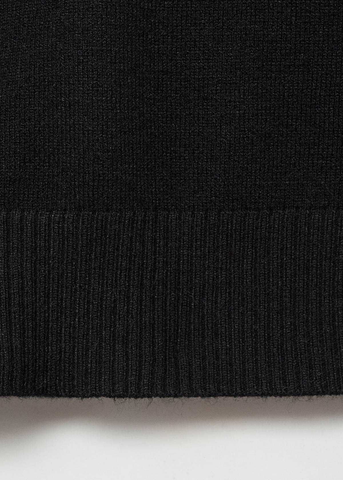 V-neck top — Black