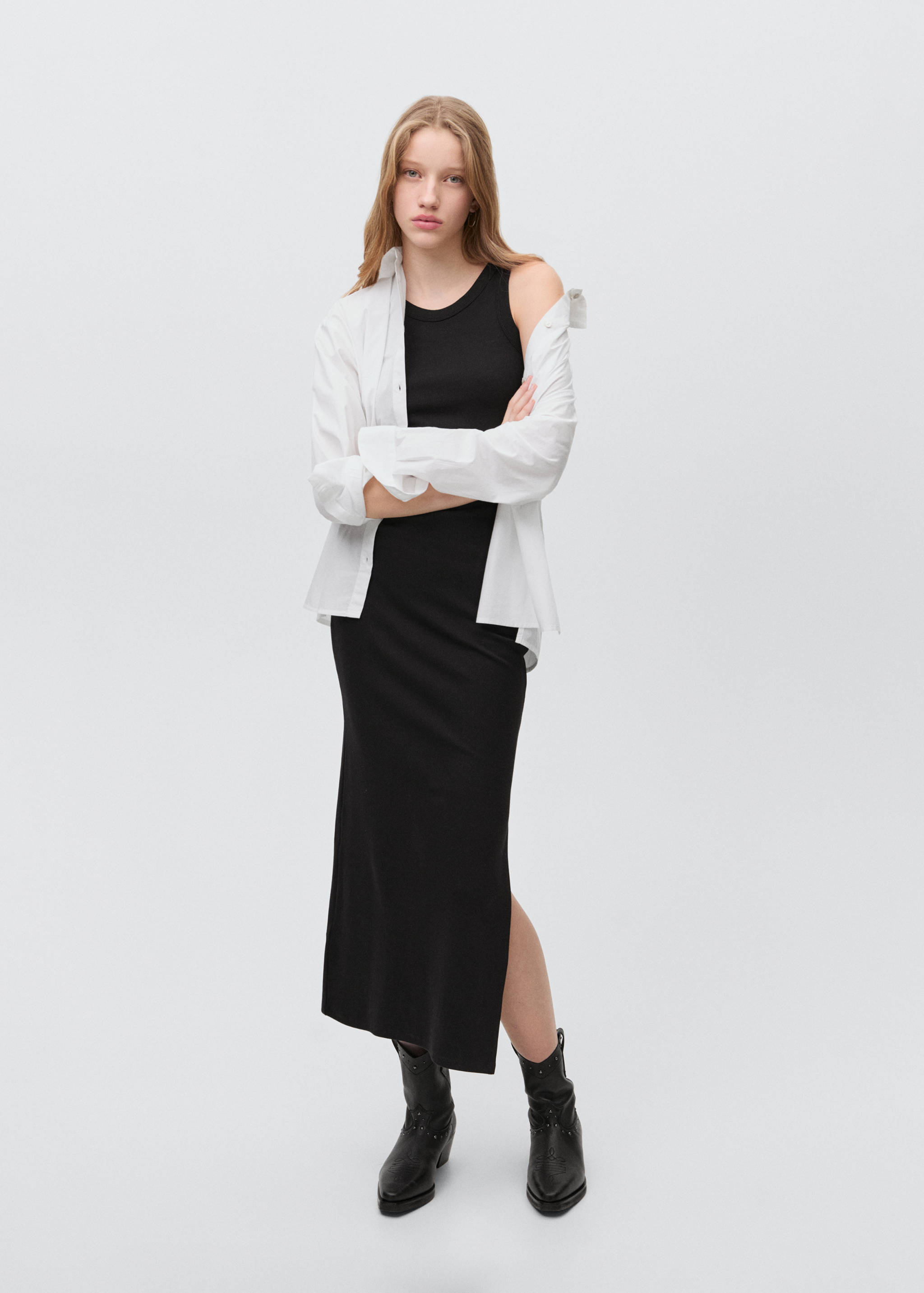 Ribbed knit dress with opening - General plane