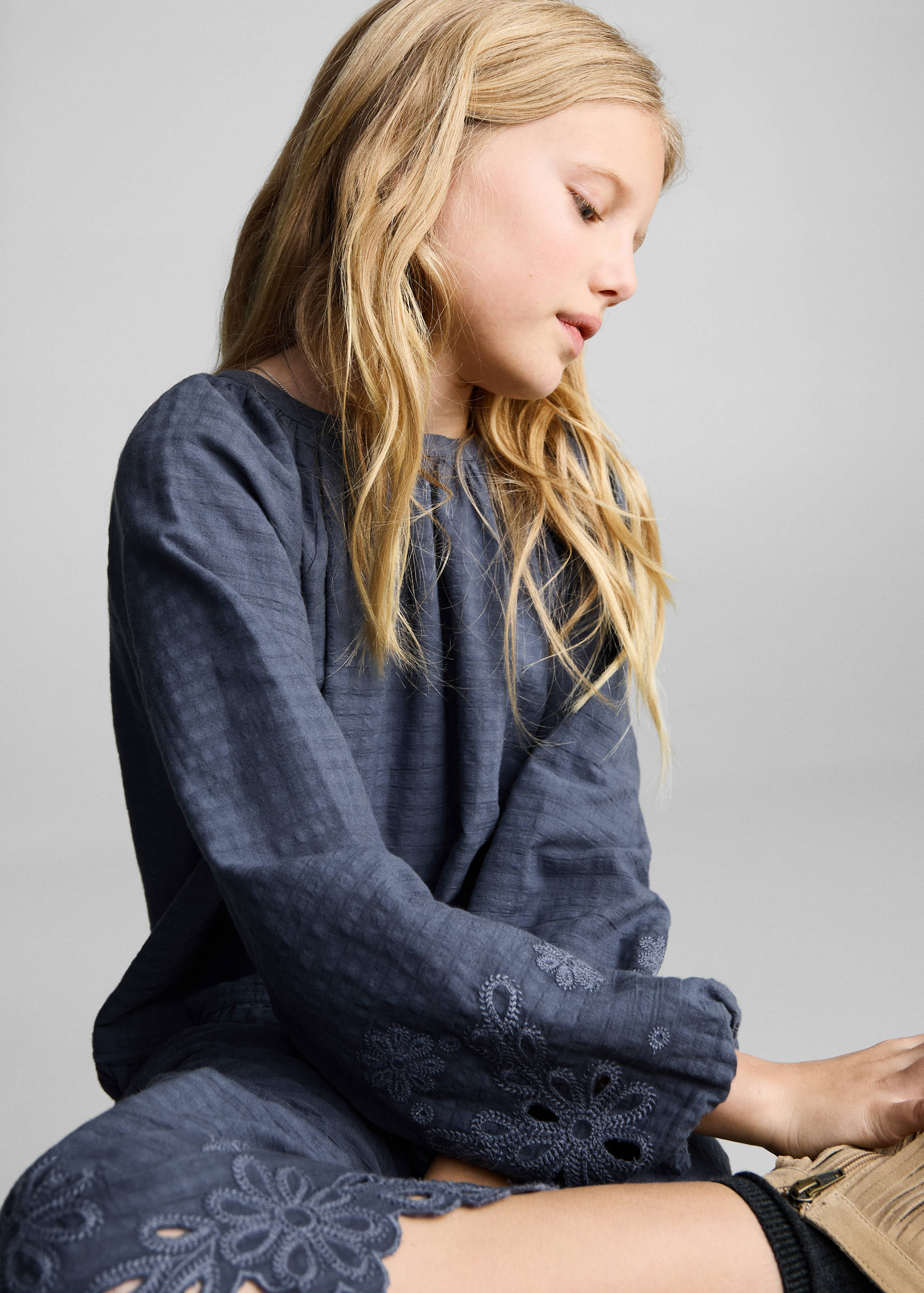 刺绣织纹连衣裙 - null