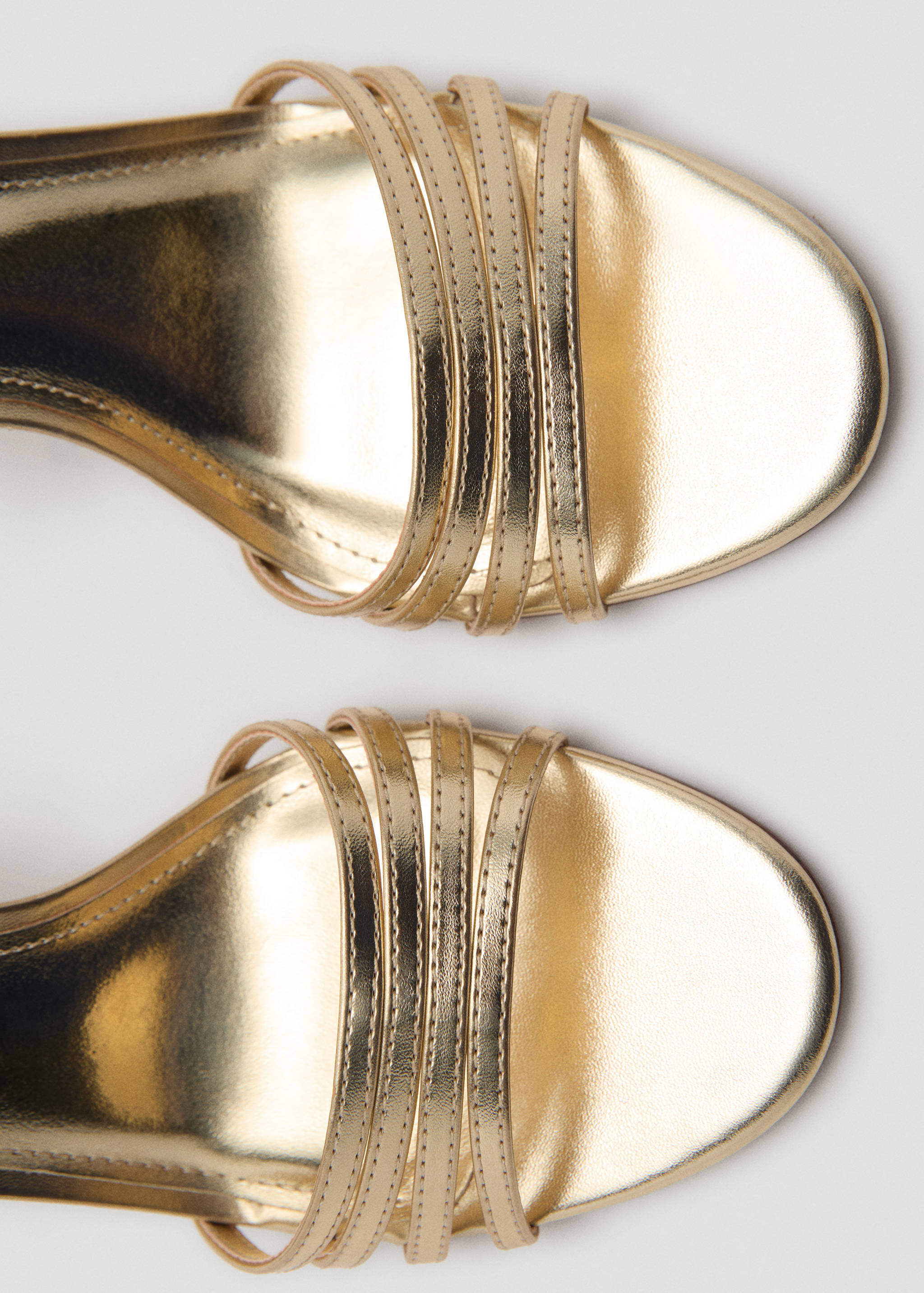 Högklackade sandaler med kombinerade remmar - Detaljer om artikeln 2