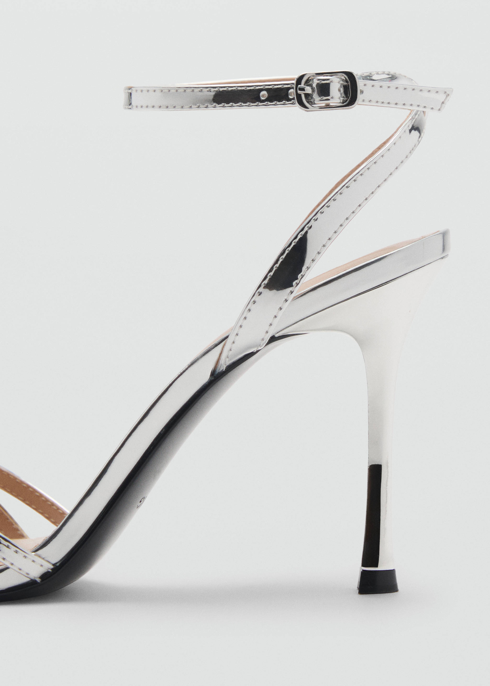 Högklackade sandaler med kombinerade remmar - Detaljer om artikeln 1