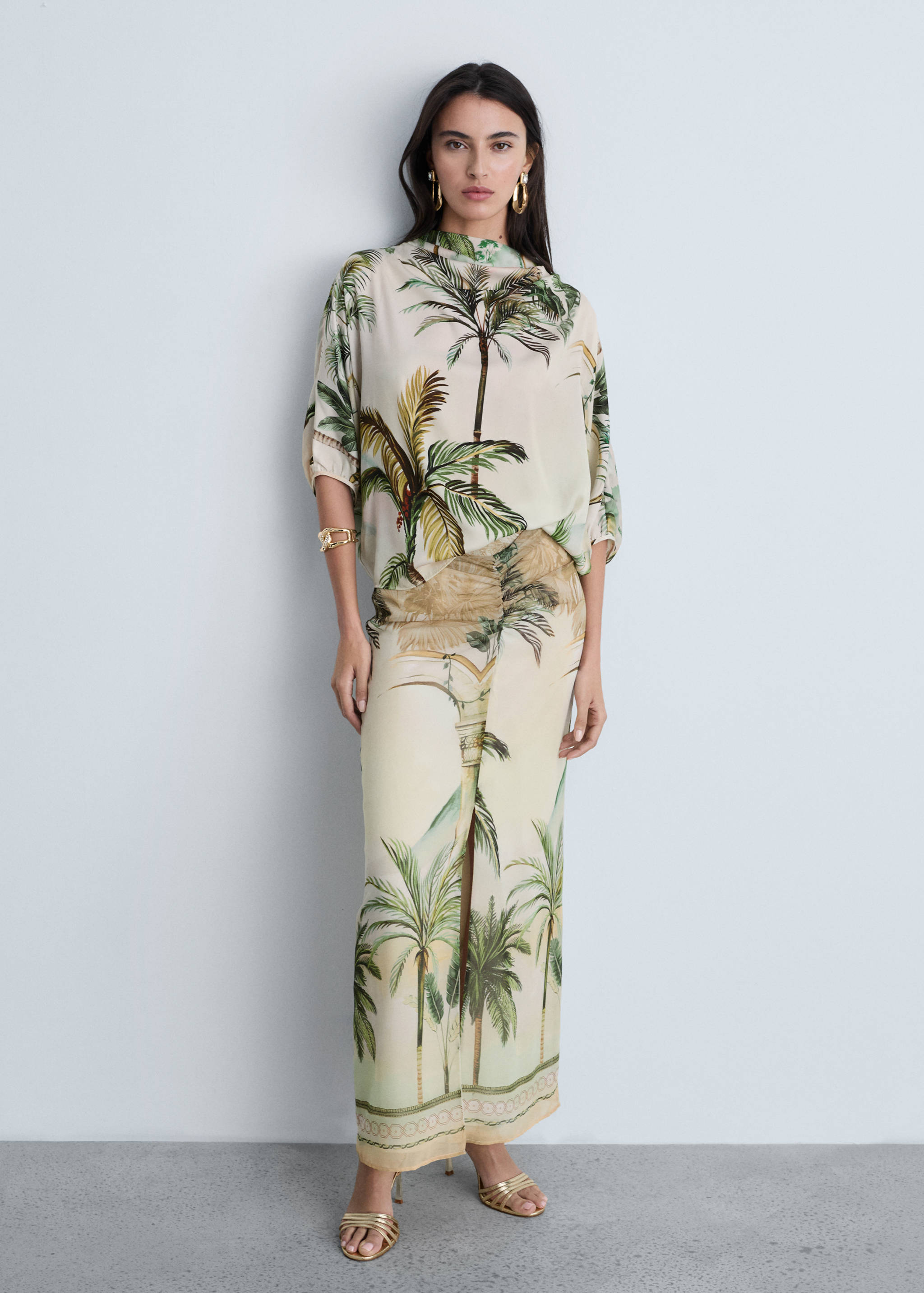Draped cape with tropical print - General plane