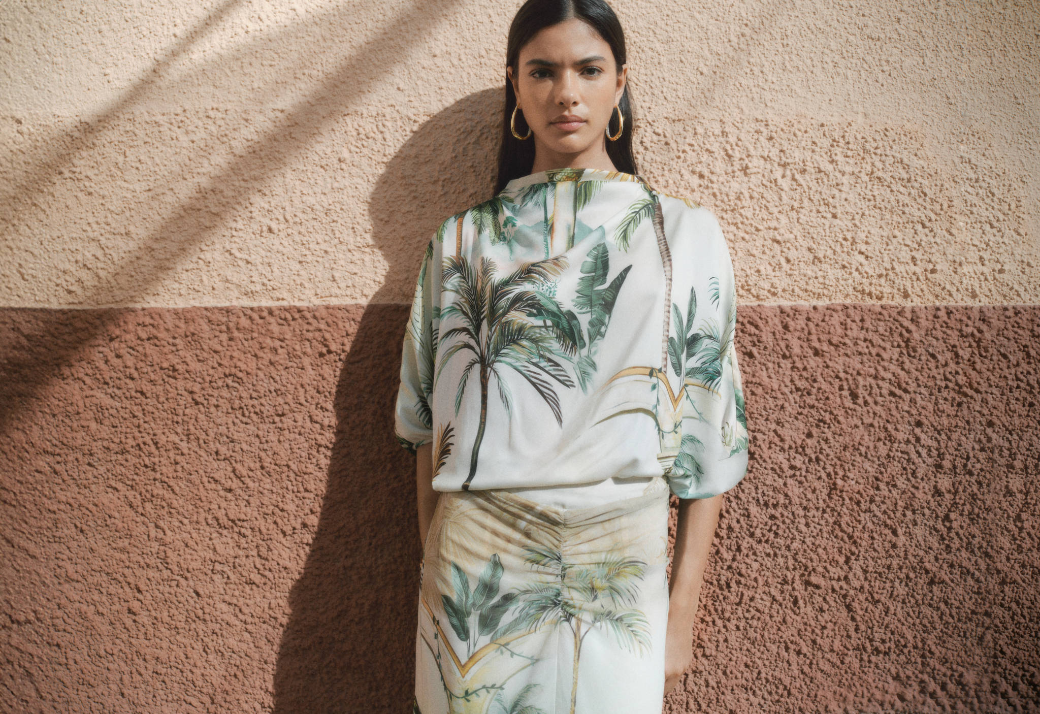 Draped cape with tropical print - Panoramic plane