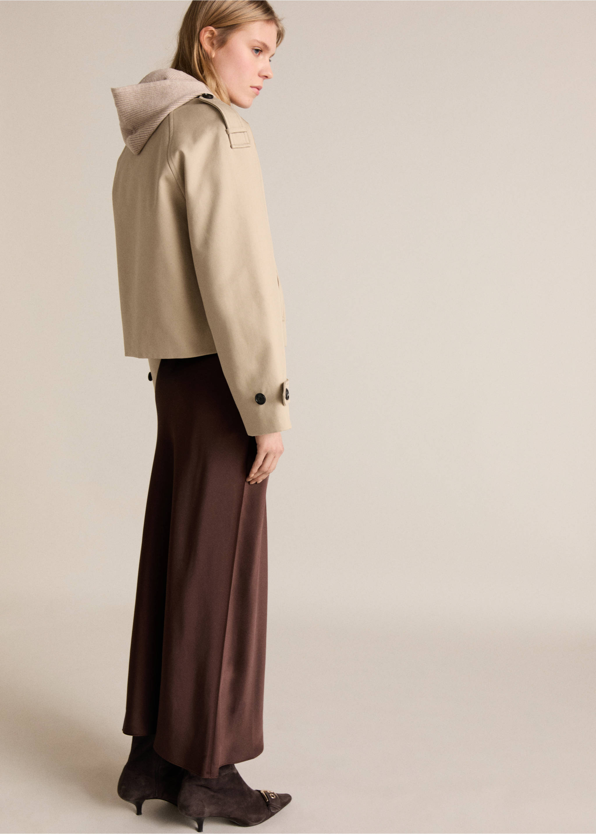 Trench crop algodón doble botonadura - Reverso del artículo, Marrón medio. Ref: 87074808-00.