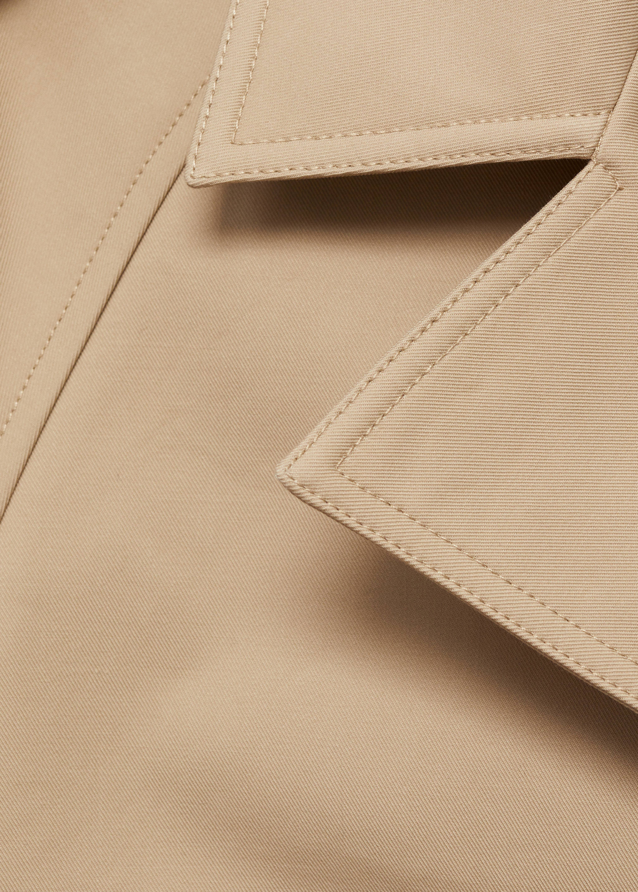 Trench cropped de algodão com abotoadura dupla - Pormenor do artigo 8