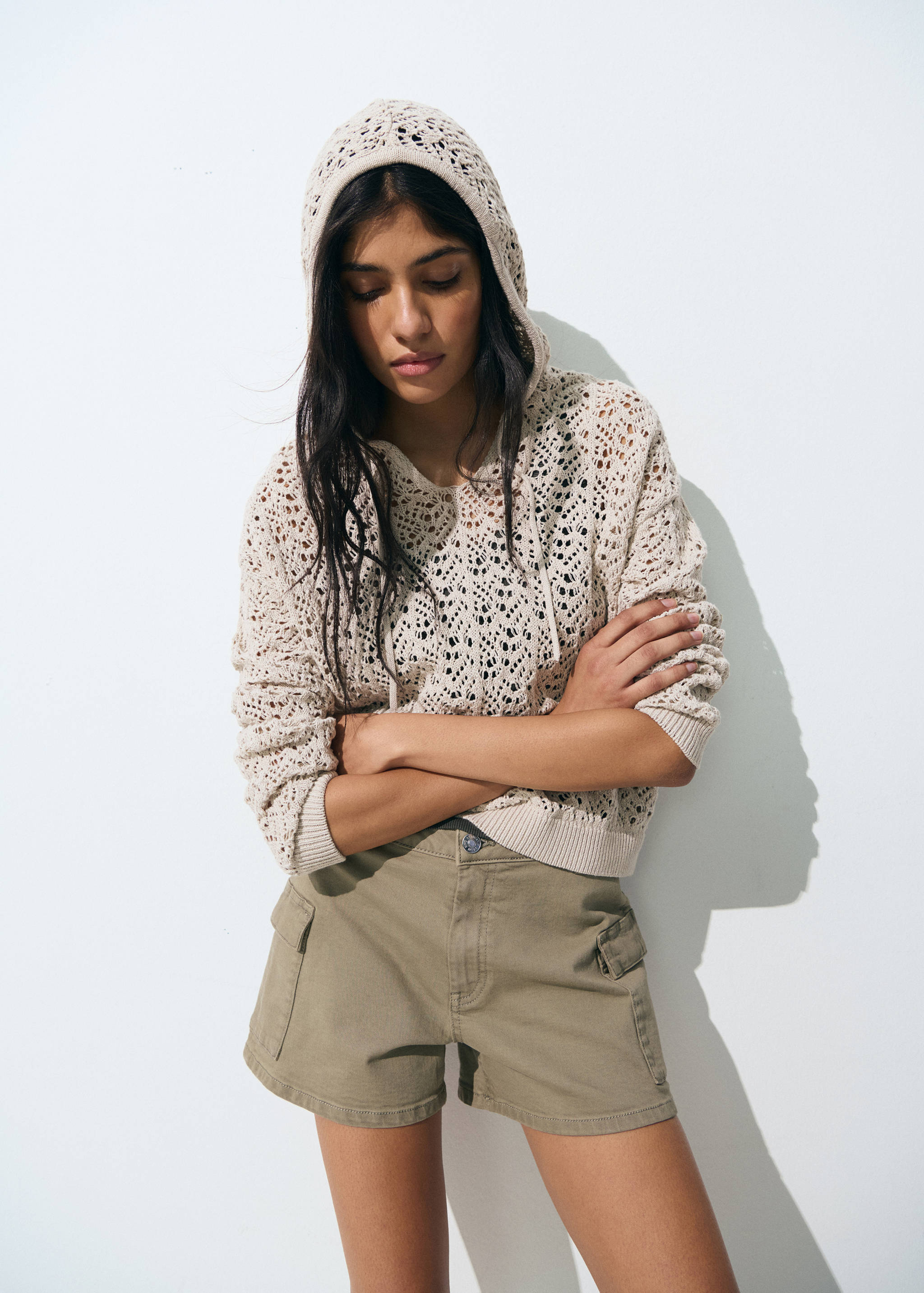 Knitted sweater with hood and lace pattern - Details of the article 5