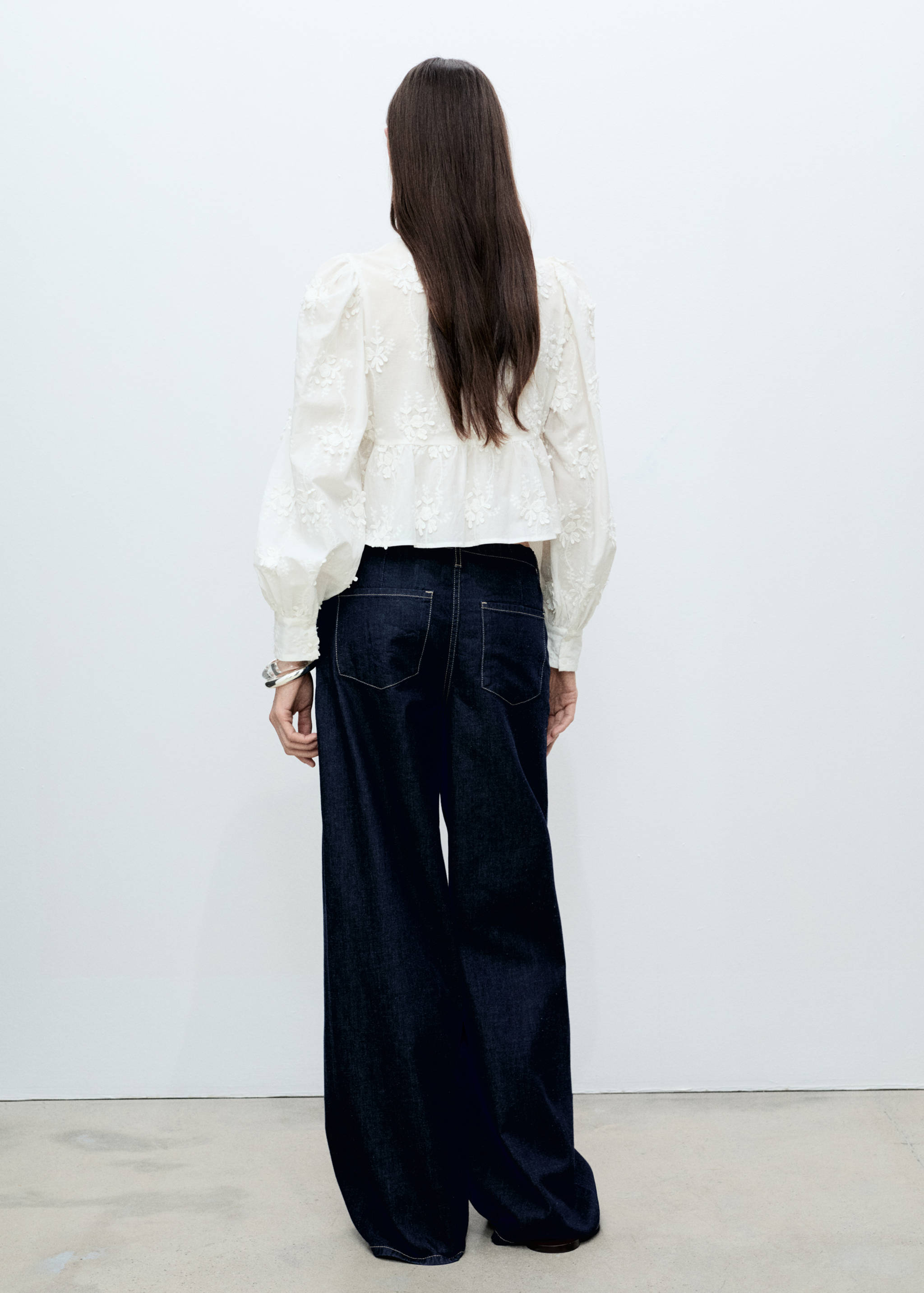 Flower-embroidered cotton blouse - Reverse of the article