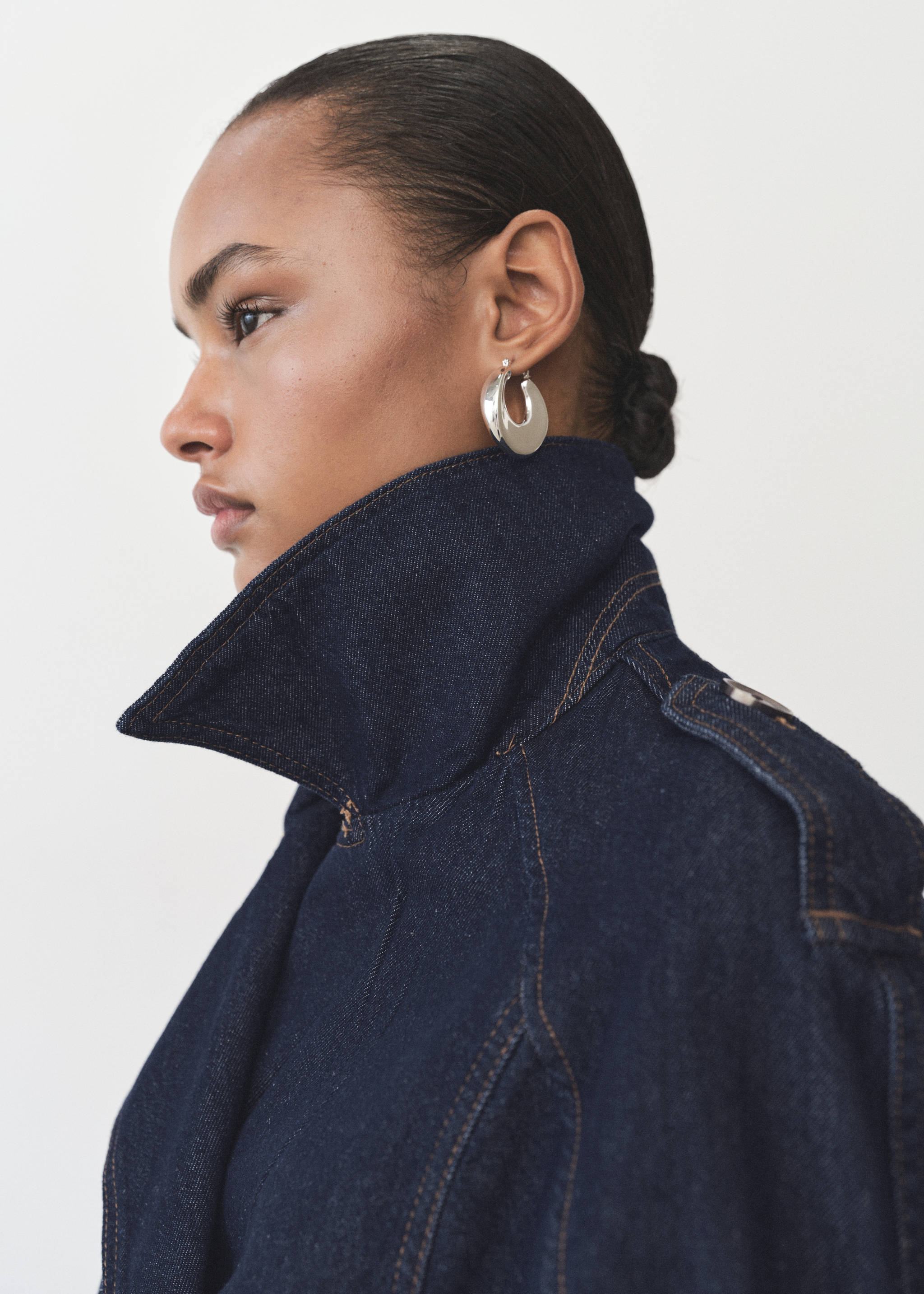 Short denim trench coat with belt - Details of the article 1