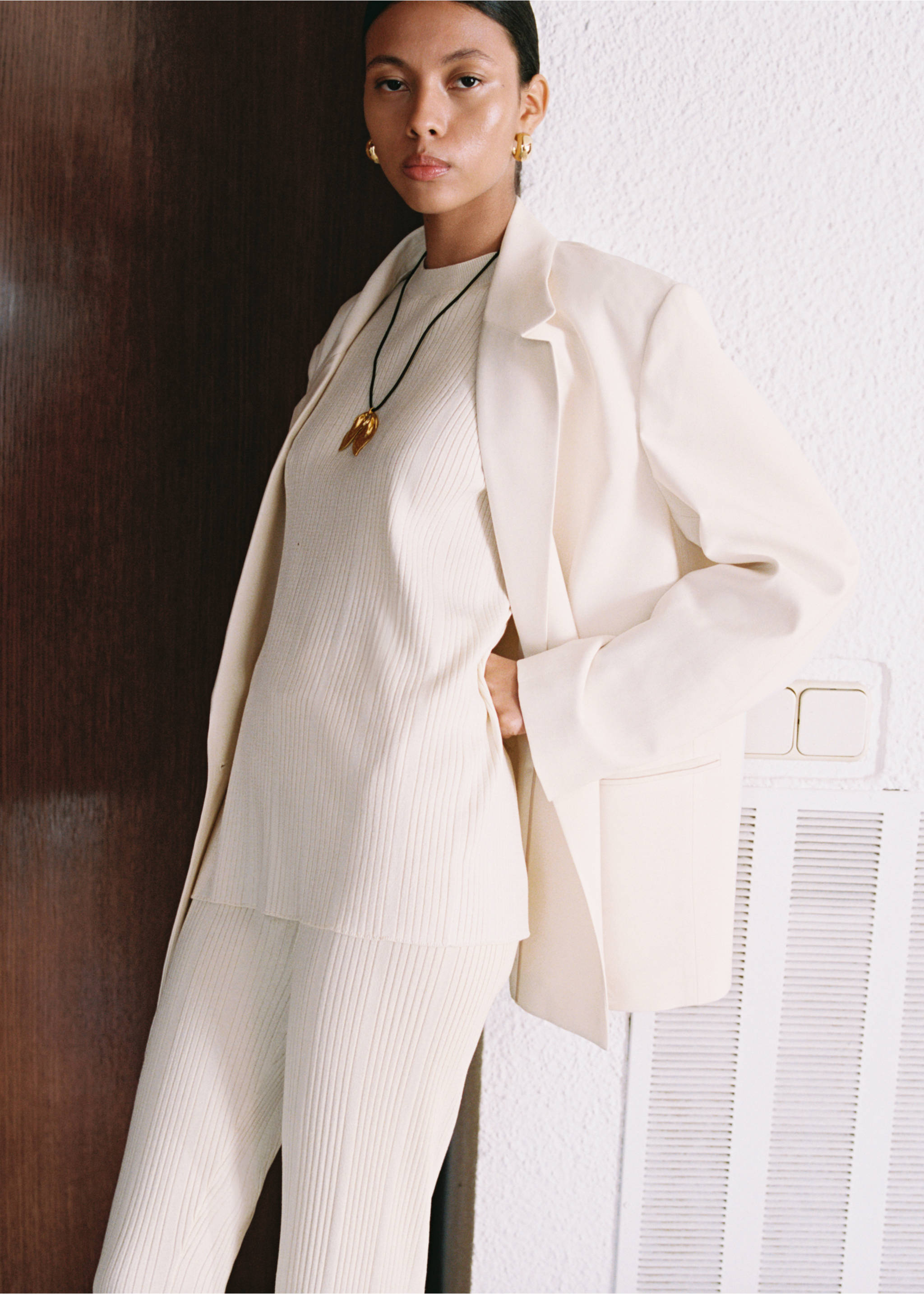 Ribbed top with openings - Details of the article 7, Ecru. Ref: 87075748-00.