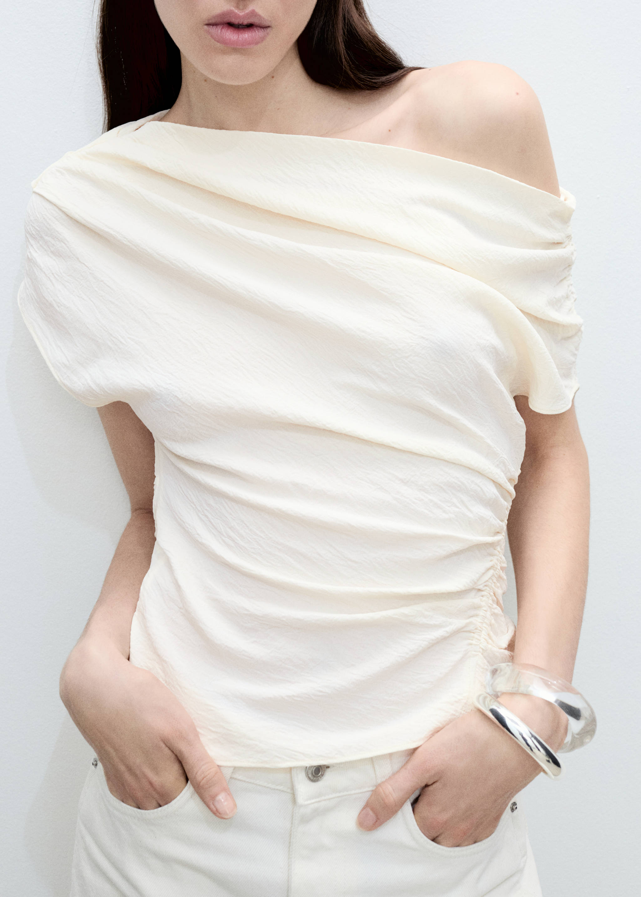 Asymmetric ruched top - Details of the article 6