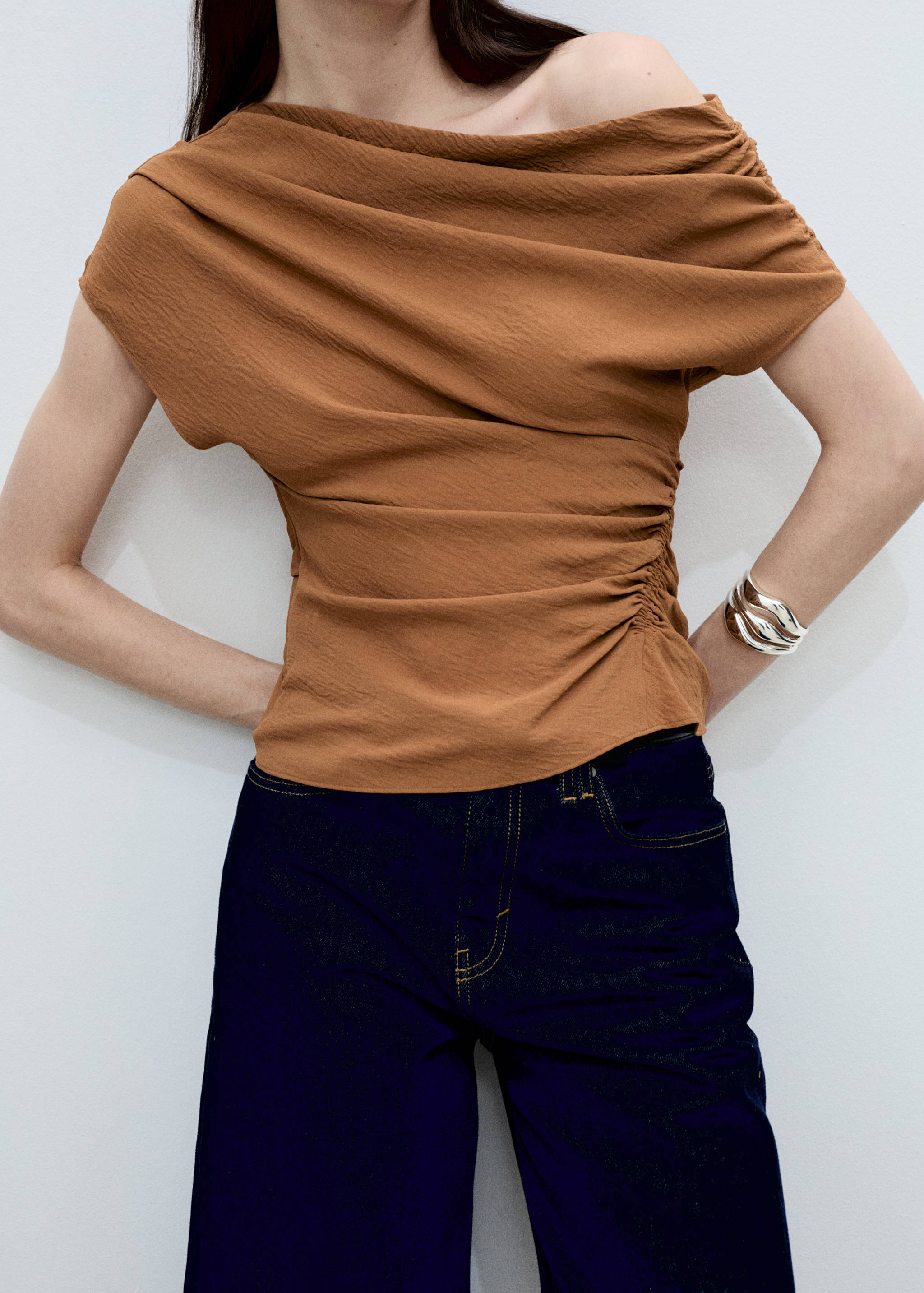 Asymmetric ruched top - Medium plane