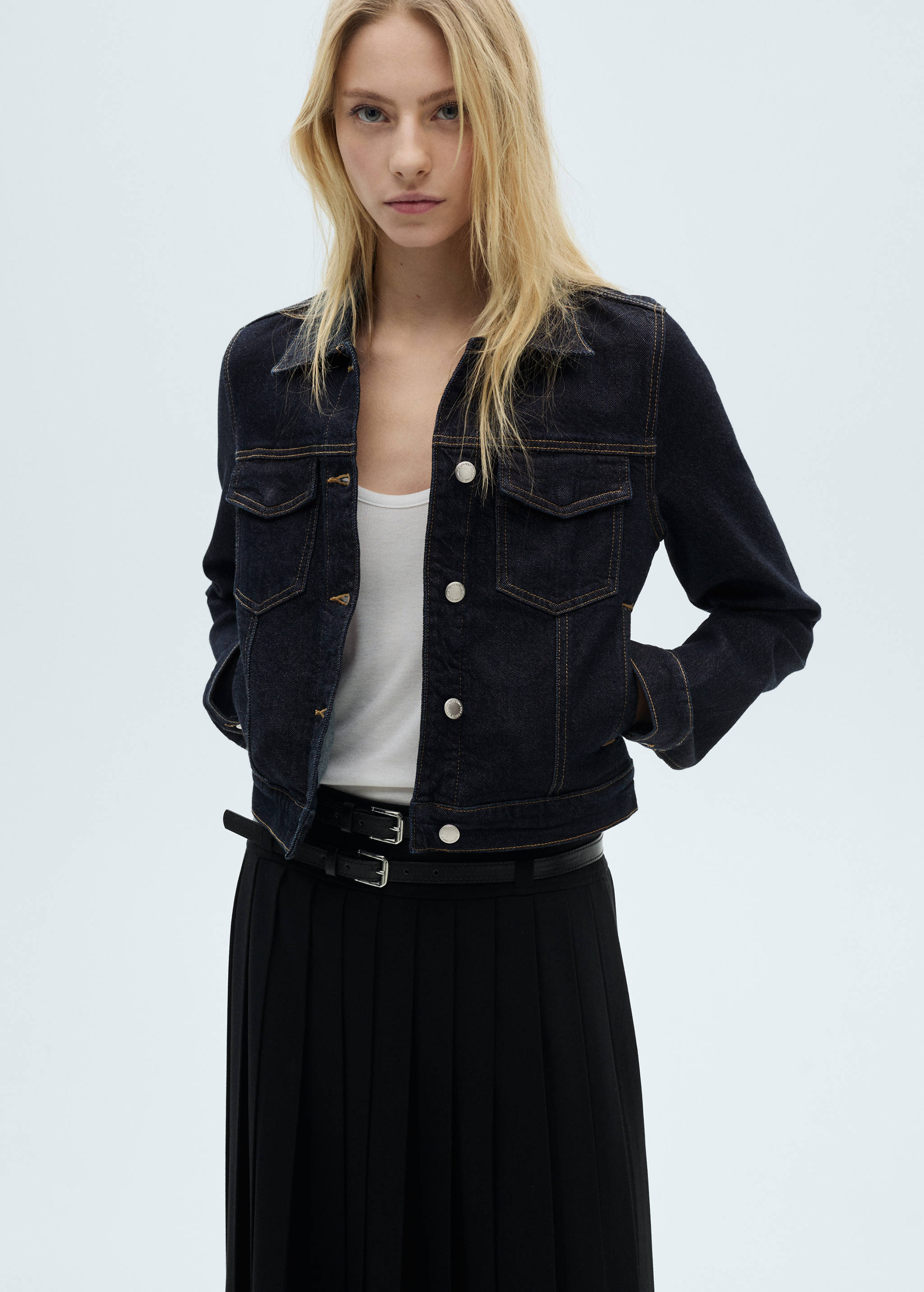 Casaco de ganga com bolsos - Plano médio