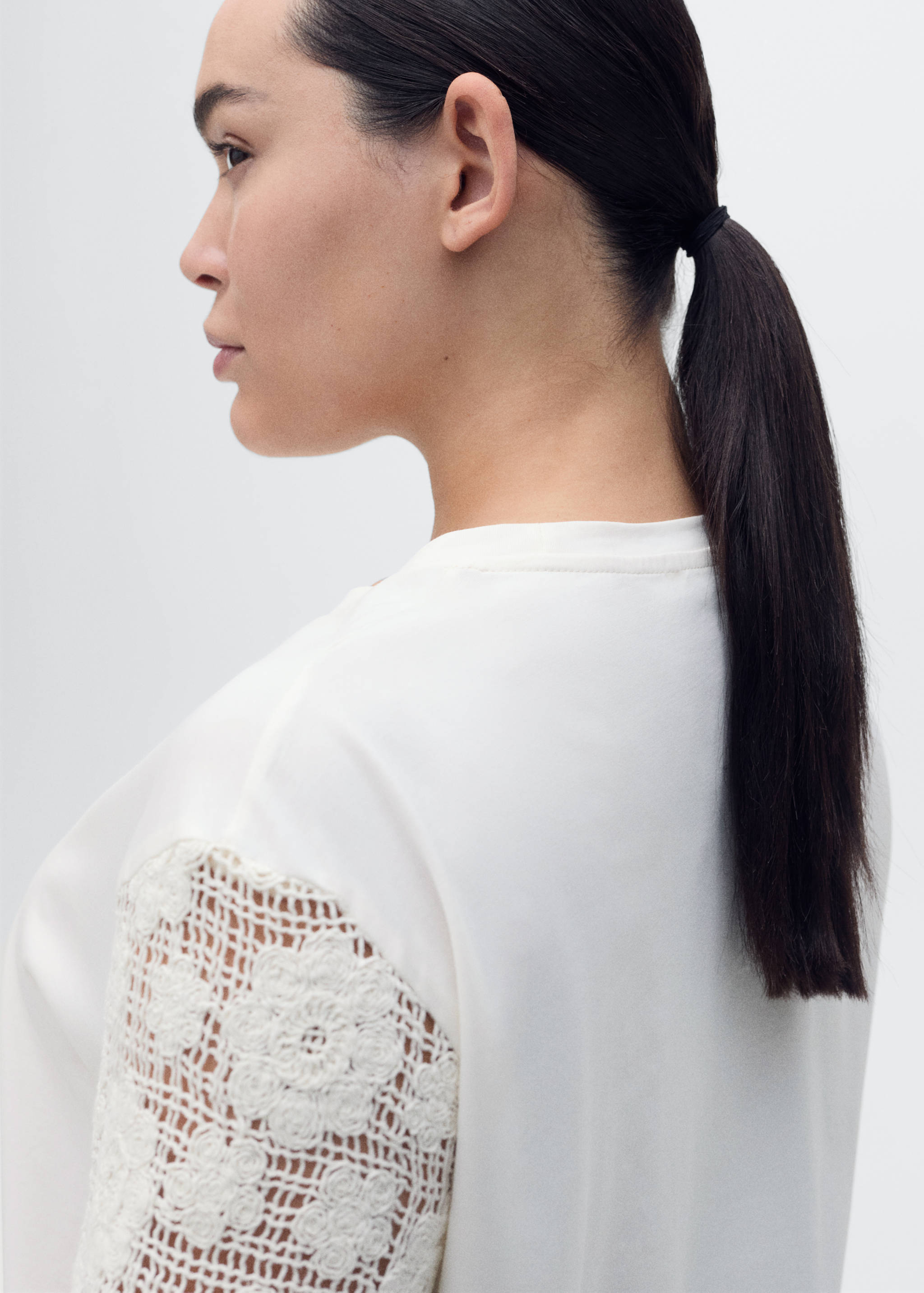 Cotton crochet sleeve t-shirt - Details of the article 4