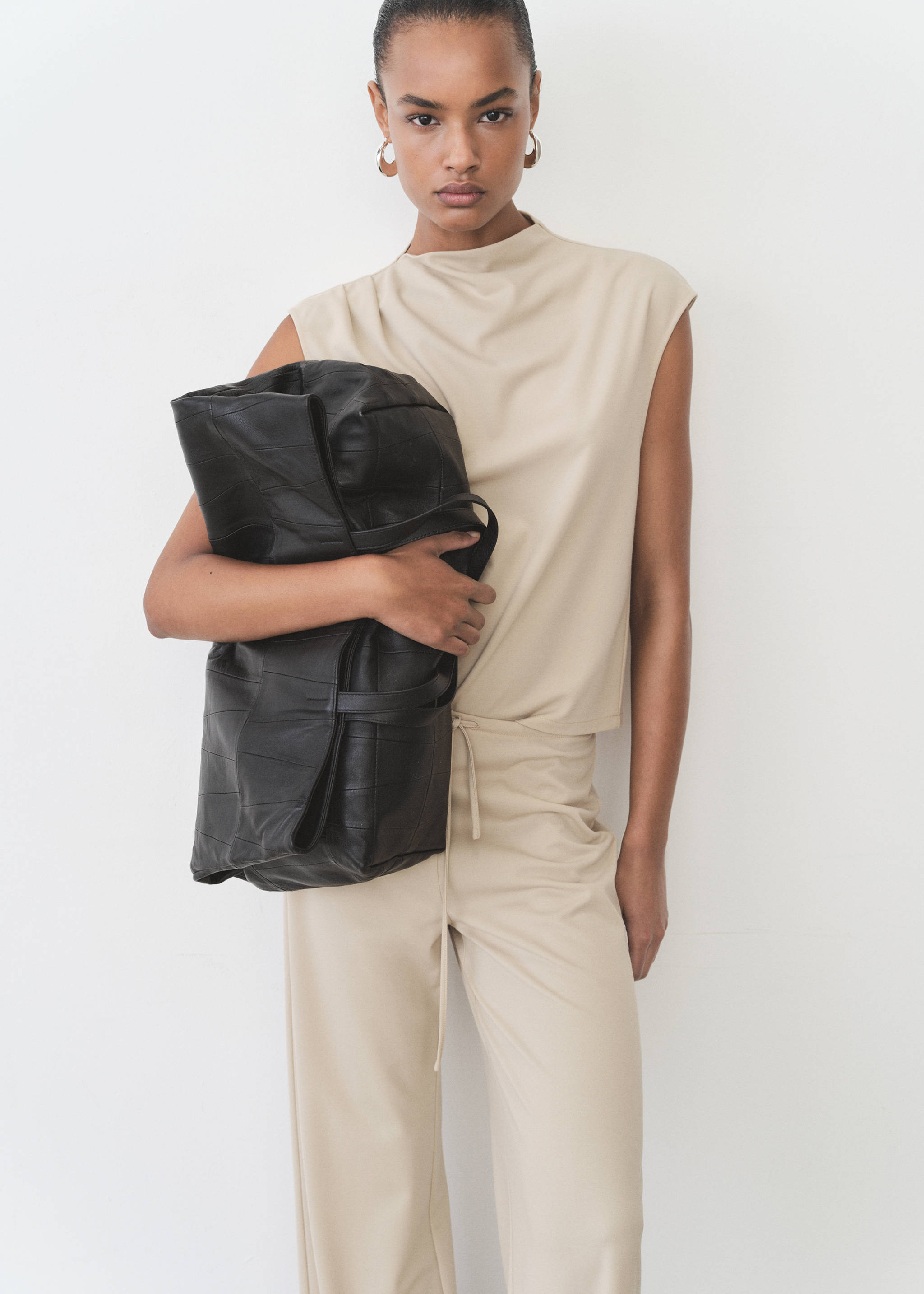 Wide leg trousers with elastic waist - Details of the article 1