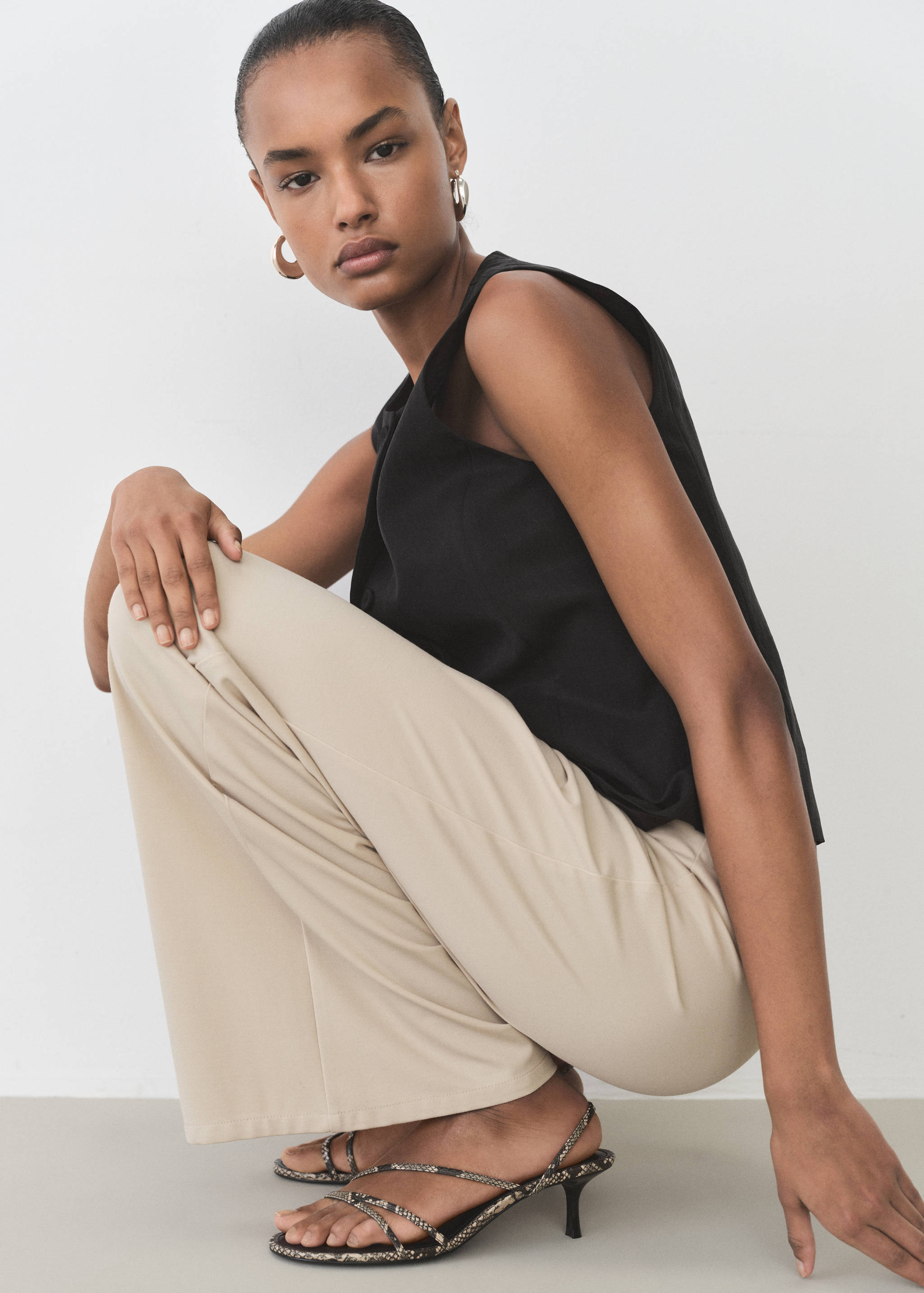 Wide leg trousers with elastic waist - Details of the article 2