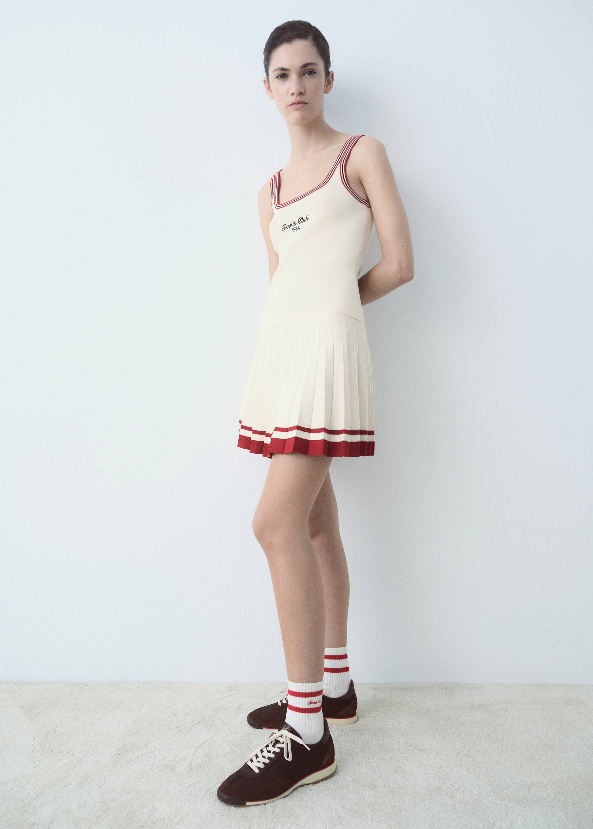 Trainers with contrasting stripe and suede panels - Details of the article 9