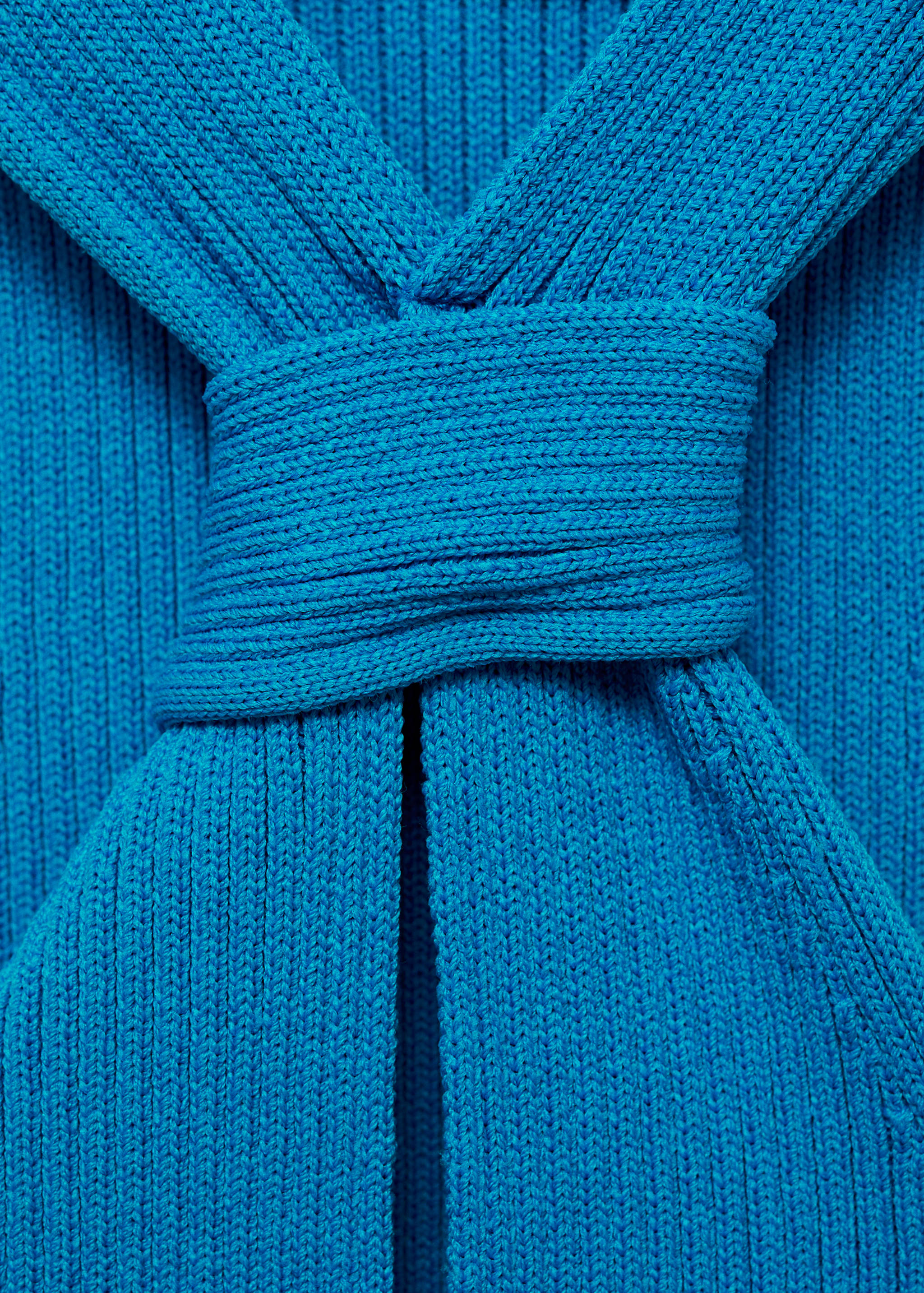 Halter-neck top with knot detail - Details of the article 8