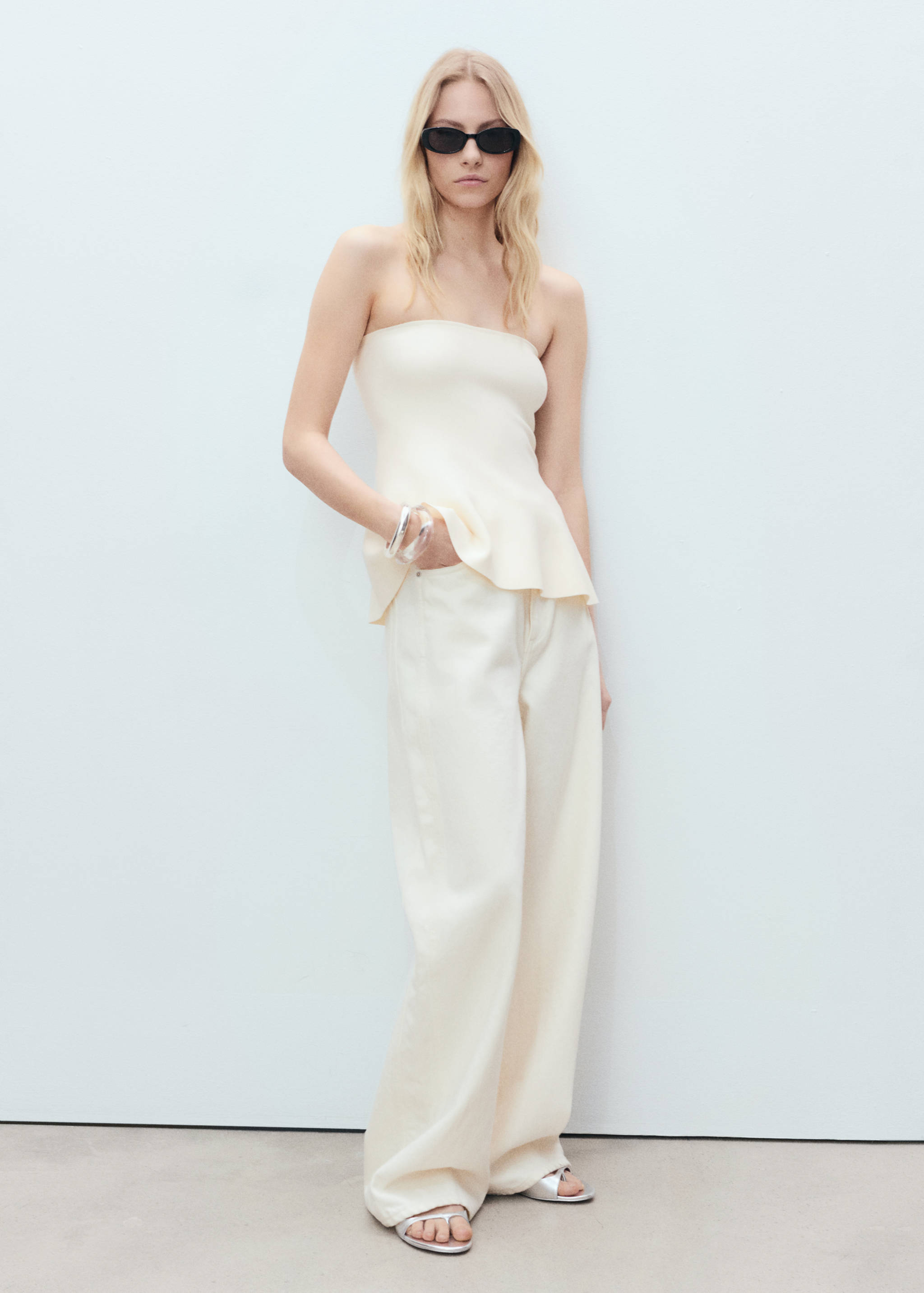 Strapless peplum top - General plane