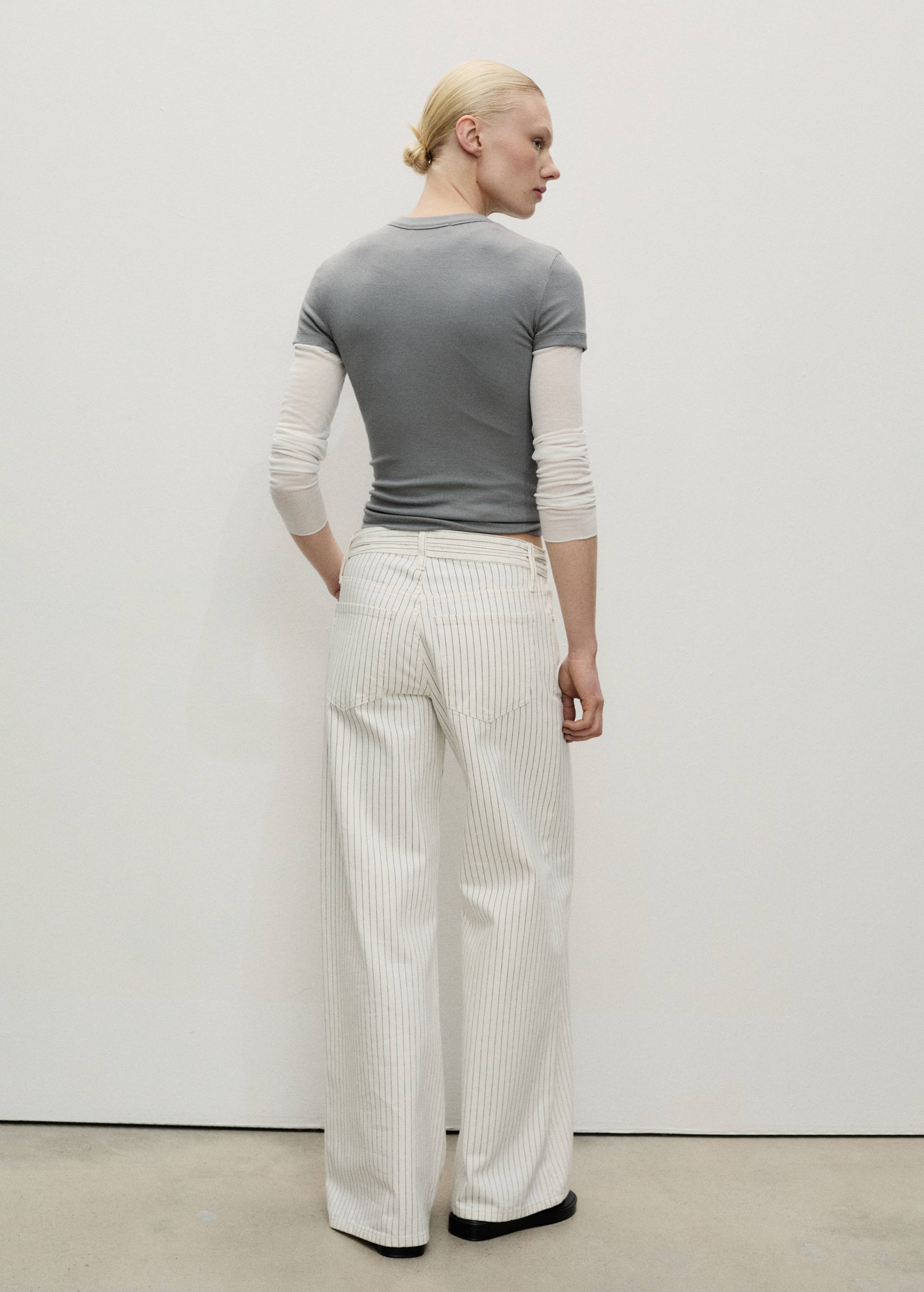 Wide leg jeans with stripes and belt - Reverse of the article