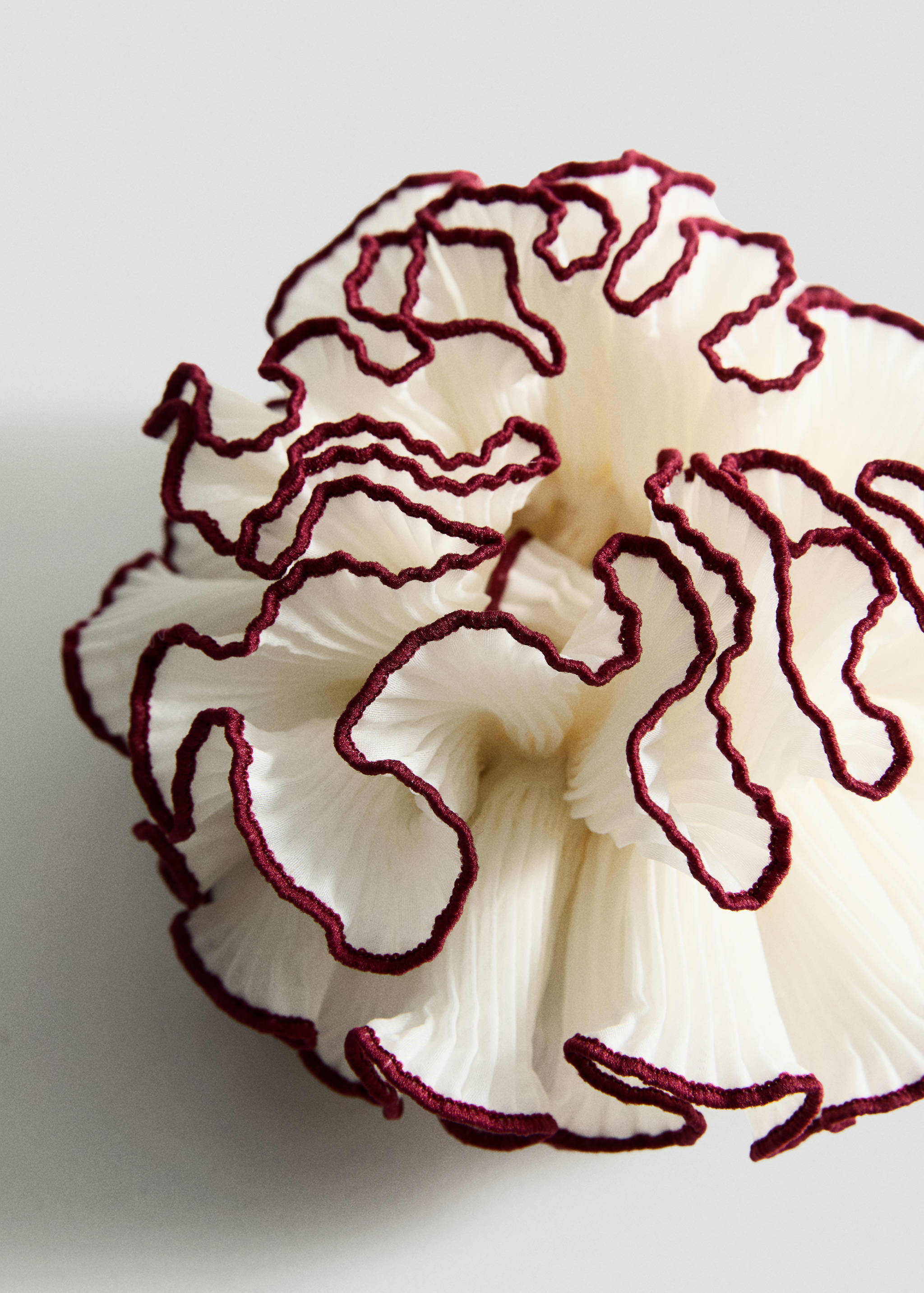 Flower scrunchie with contrasting trim - Medium plane