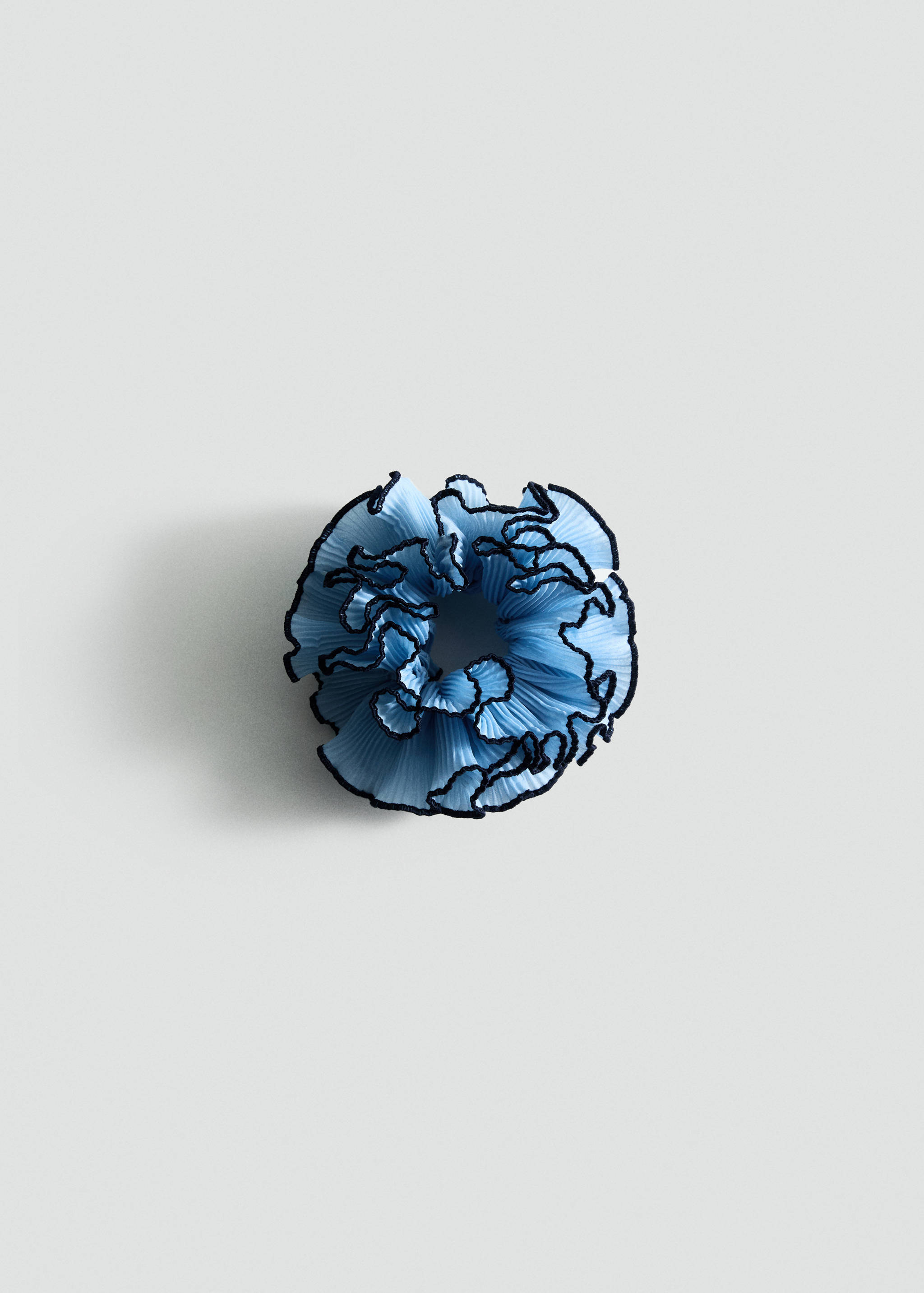Flower scrunchie with contrasting trim - Article without model