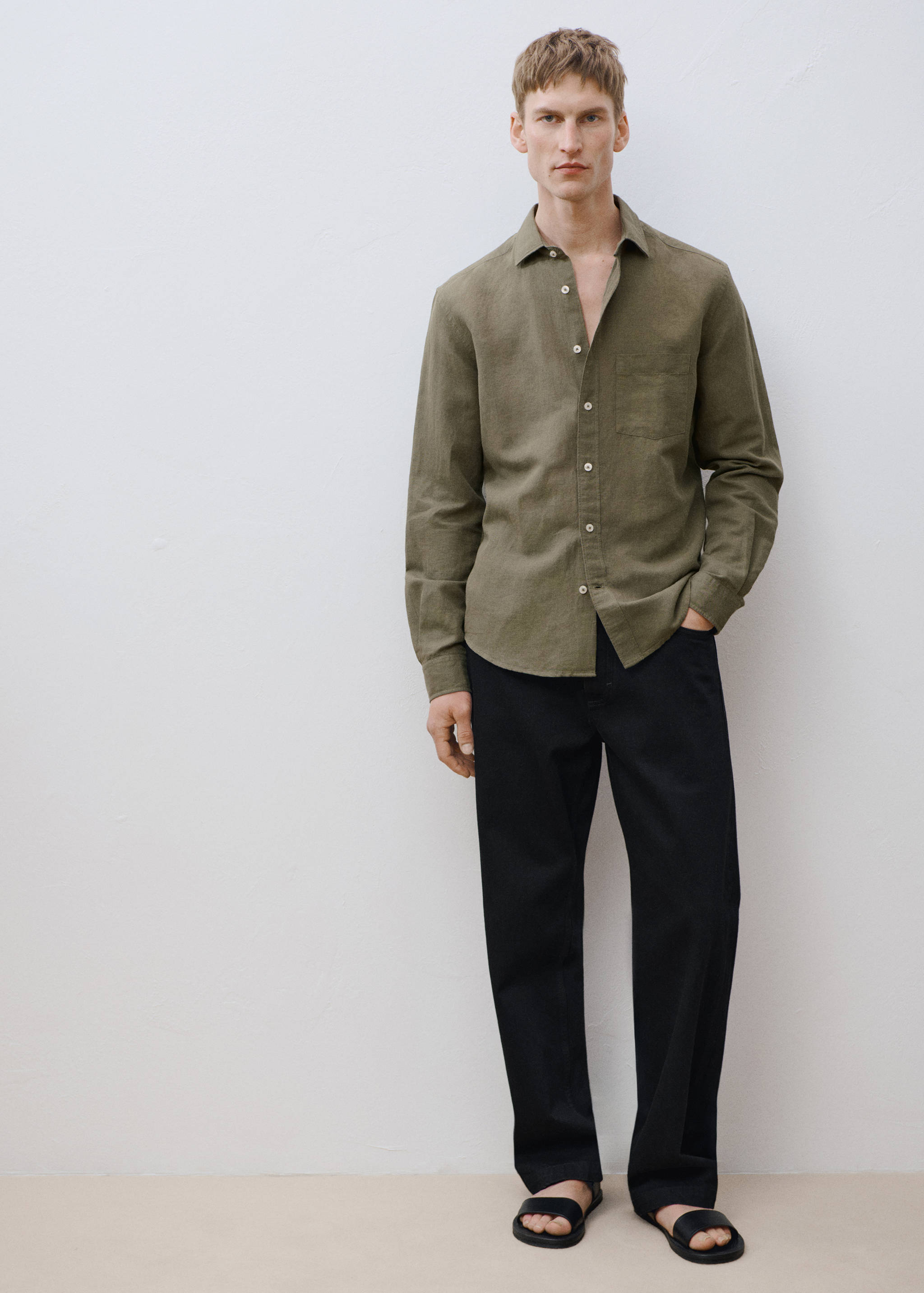 Pocket linen shirt - Details of the article 3
