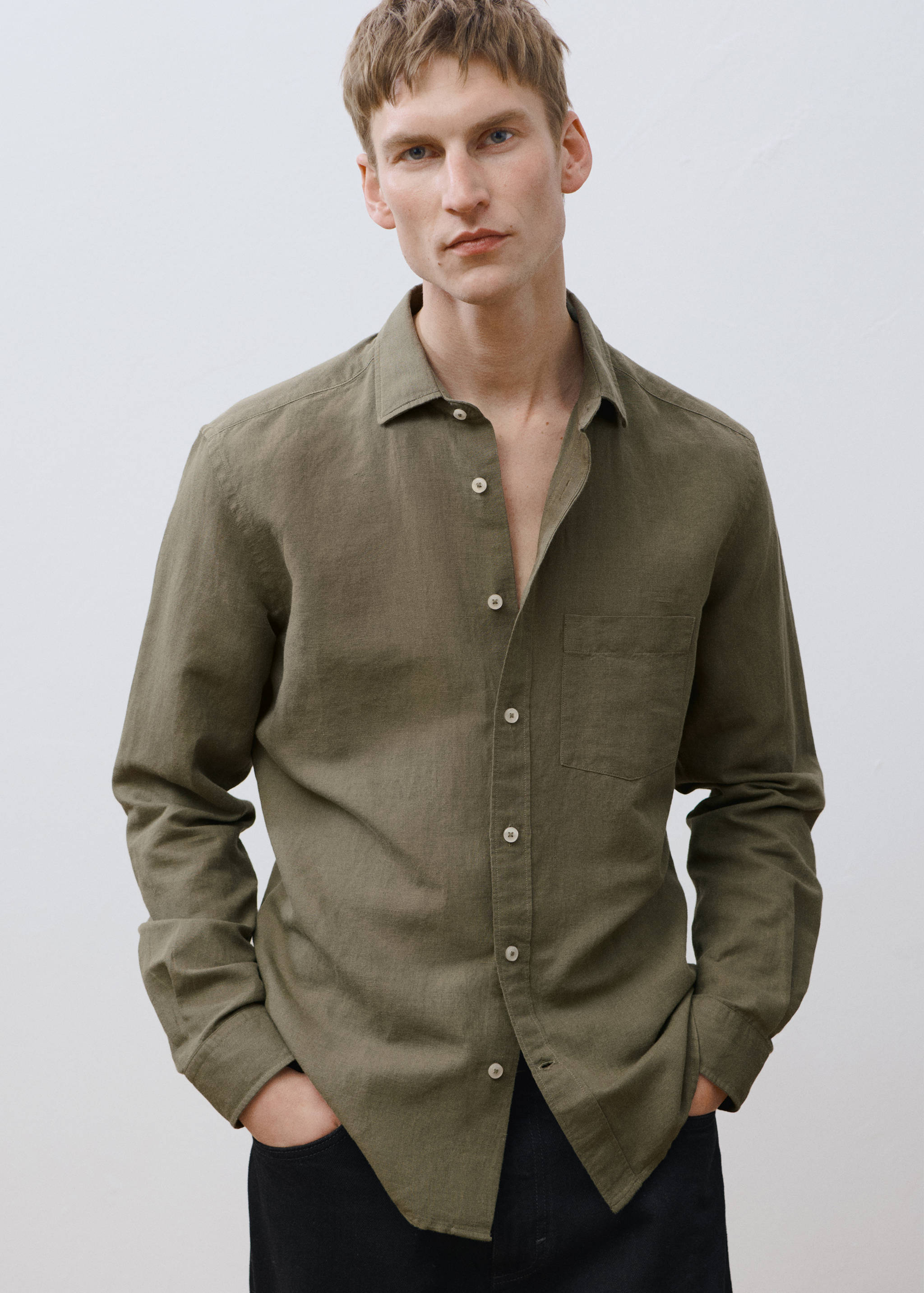 Pocket linen shirt - Details of the article 5