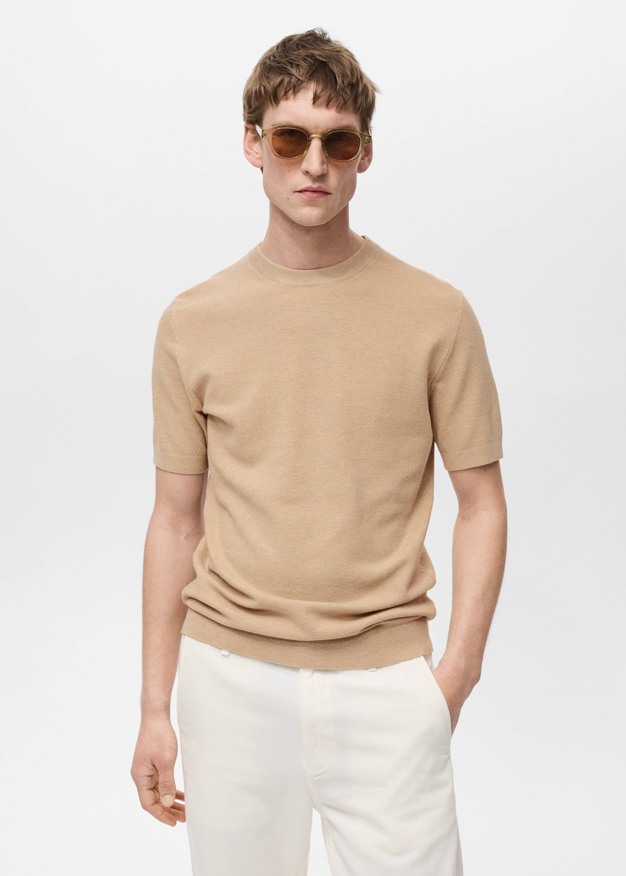 Хлопковая футболка из тонкого трикотажа - Средний план