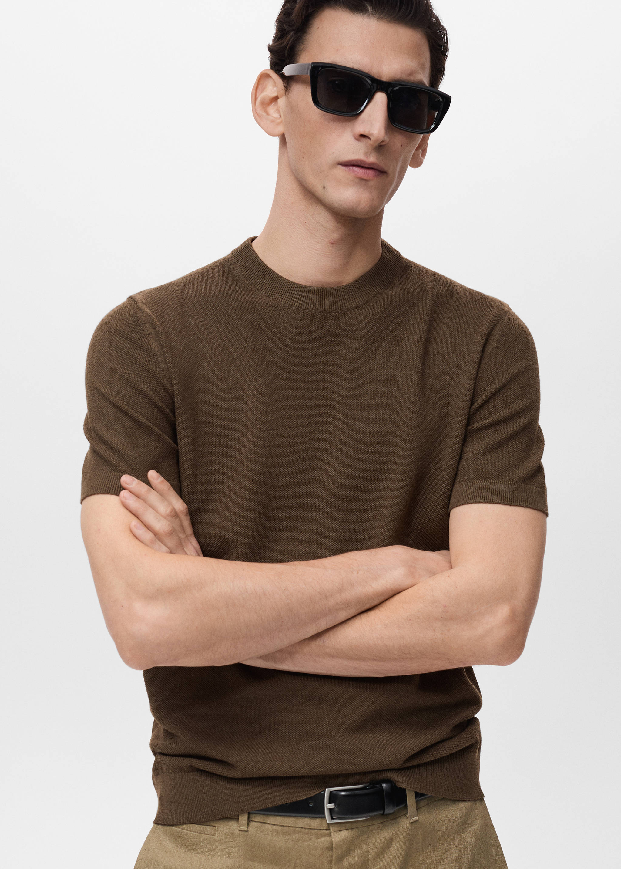 Хлопковая футболка из тонкого трикотажа - Средний план