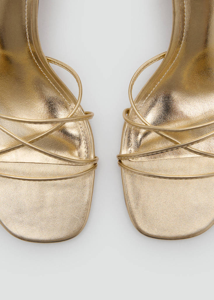 Heeled sandal with crossed straps — Gold