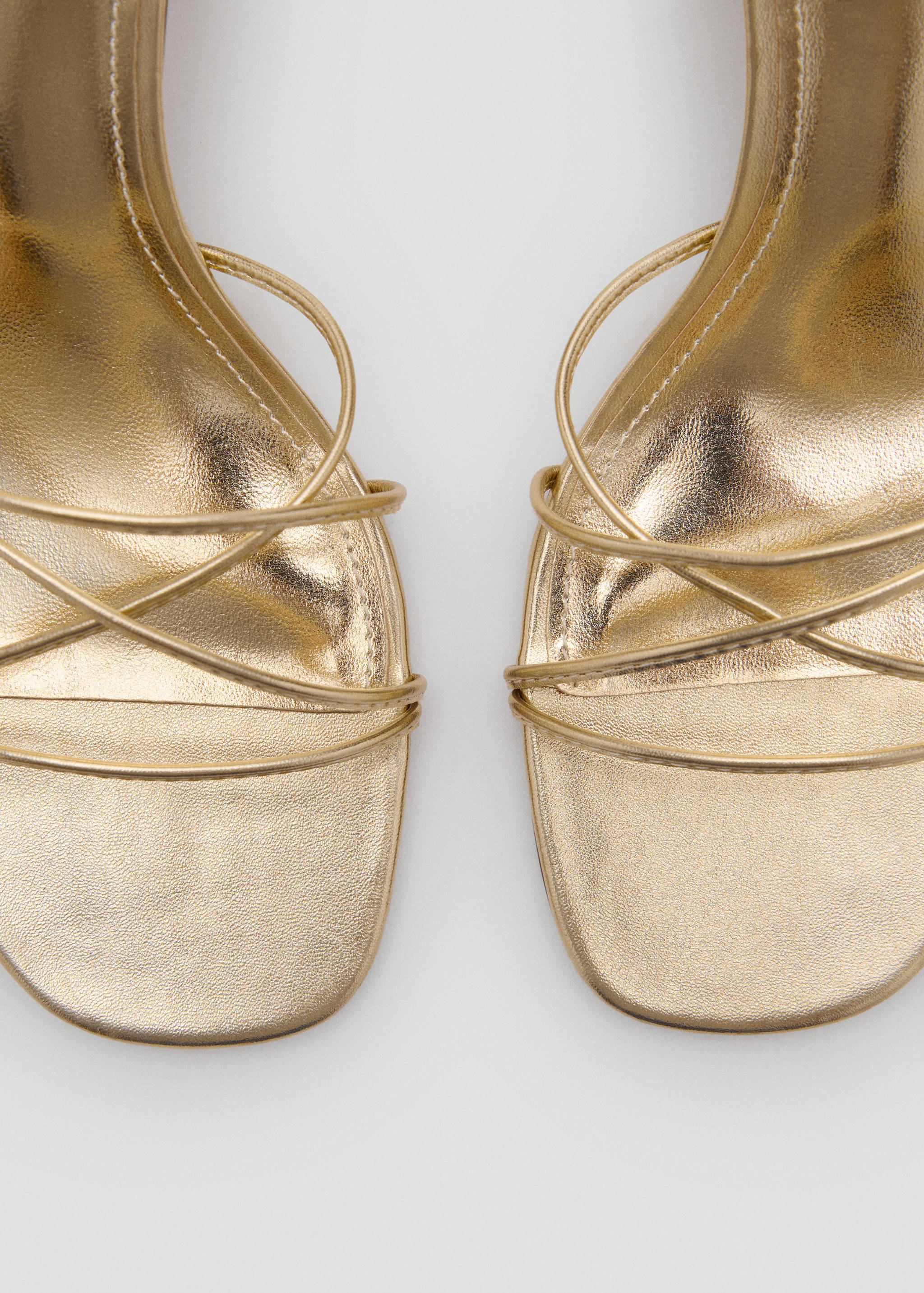 Heeled sandal with crossed straps - Details of the article 1