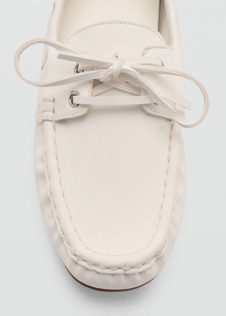 Leather boat shoes with laces — White
