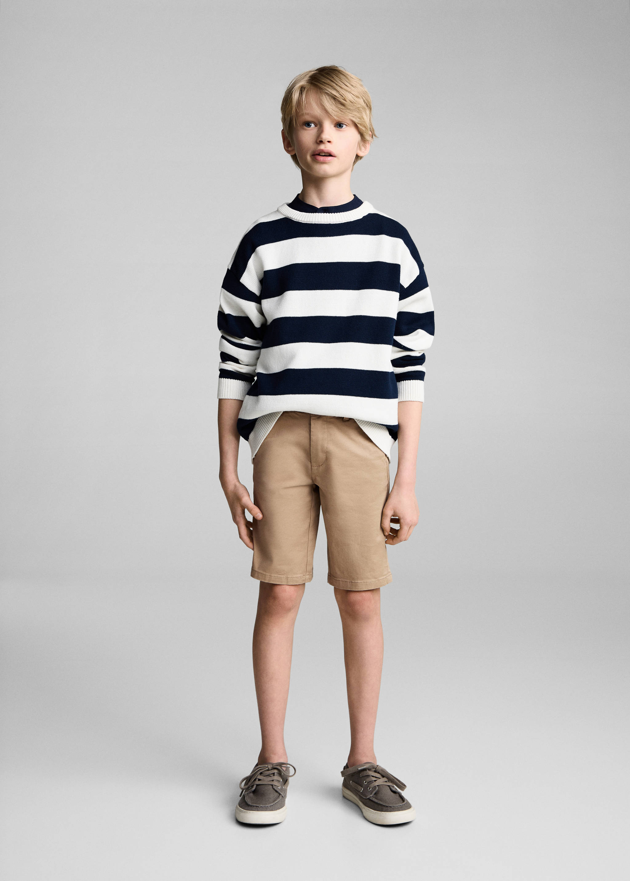 Cotton chino style Bermuda shorts - General plane