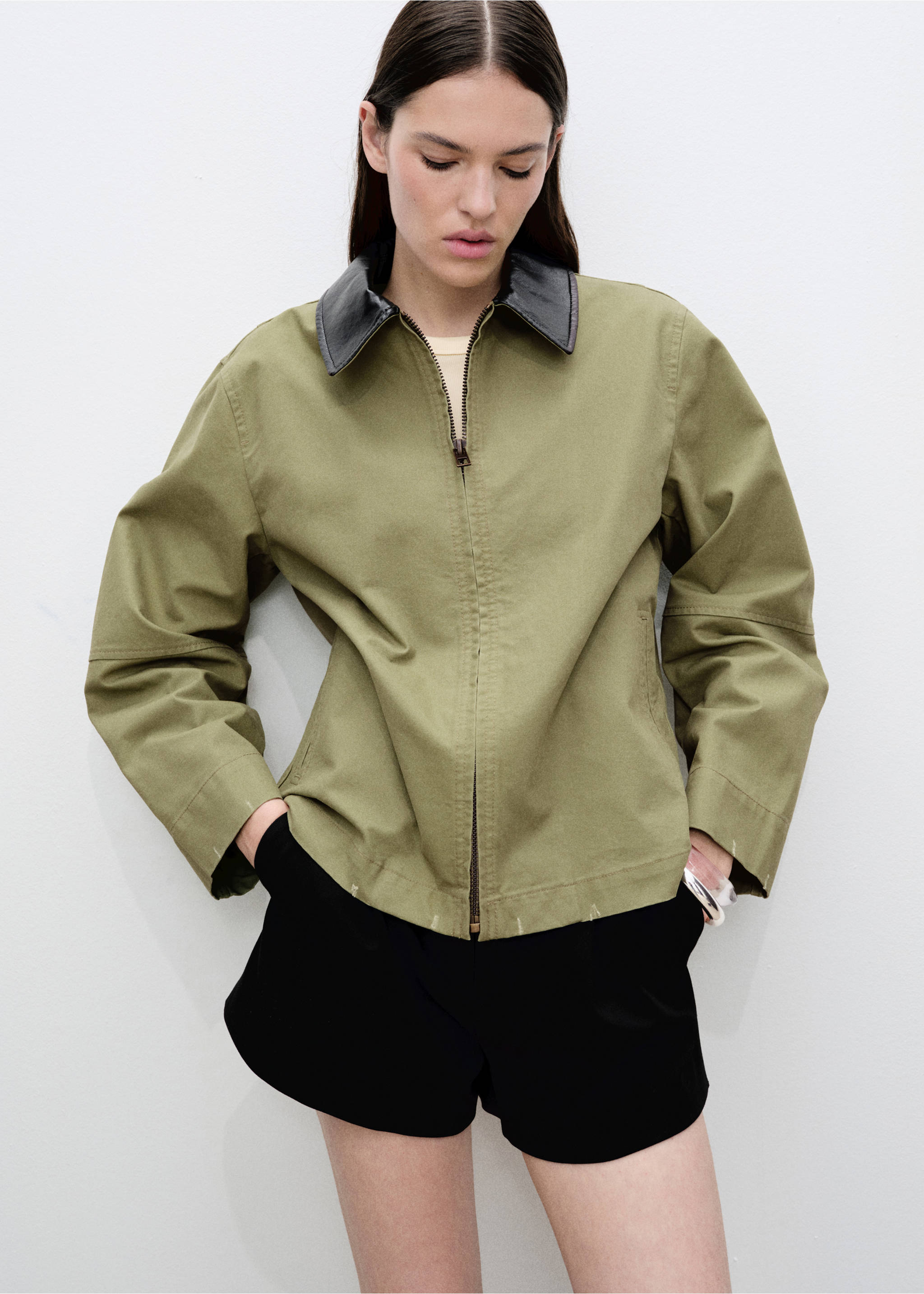 Cotton jacket with contrasting collar - Medium plane, Khaki. Ref: 87075944-00.