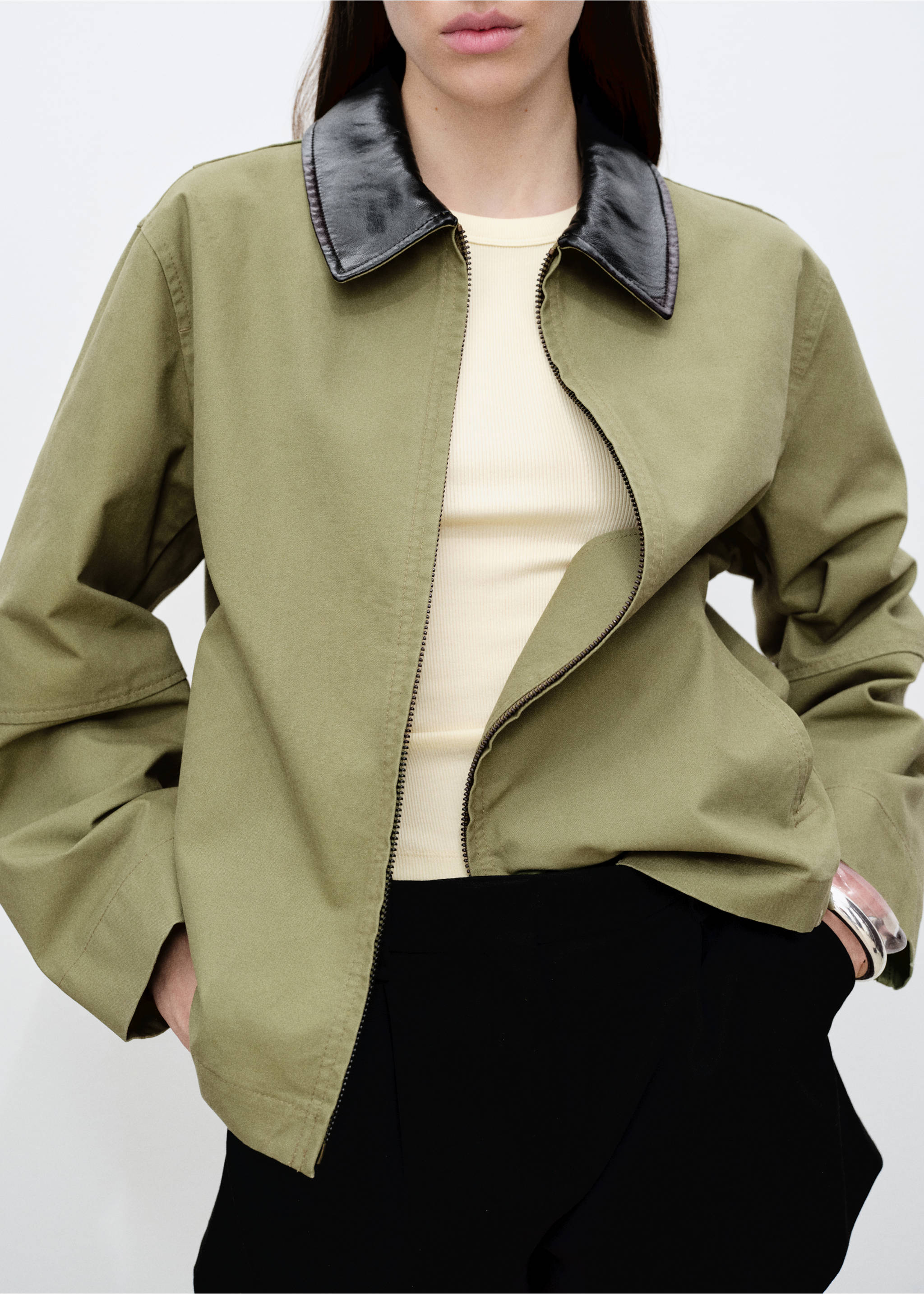 Cotton jacket with contrasting collar - Details of the article 1, Khaki. Ref: 87075944-00.