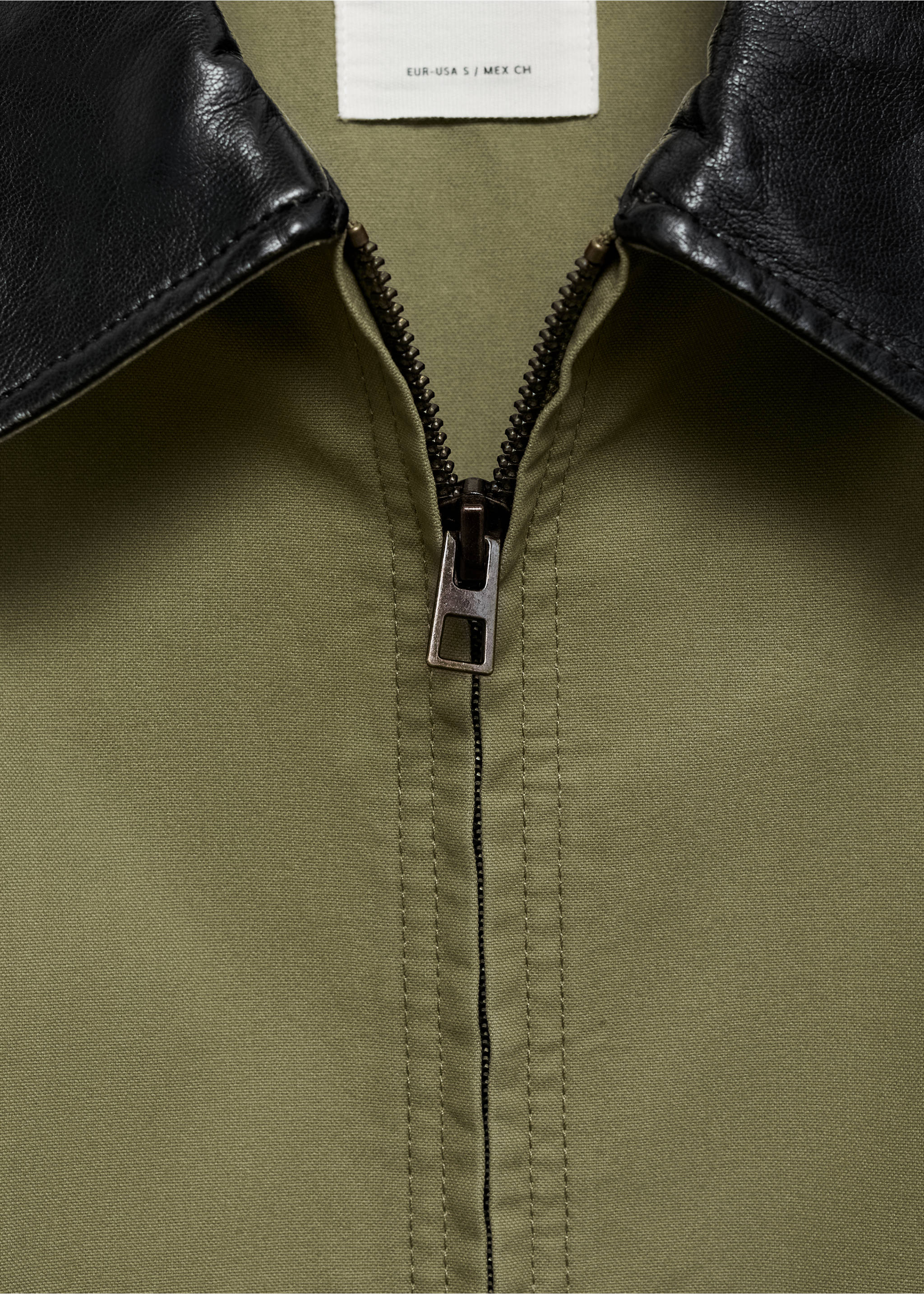 Cotton jacket with contrasting collar - Details of the article 8, Khaki. Ref: 87075944-00.