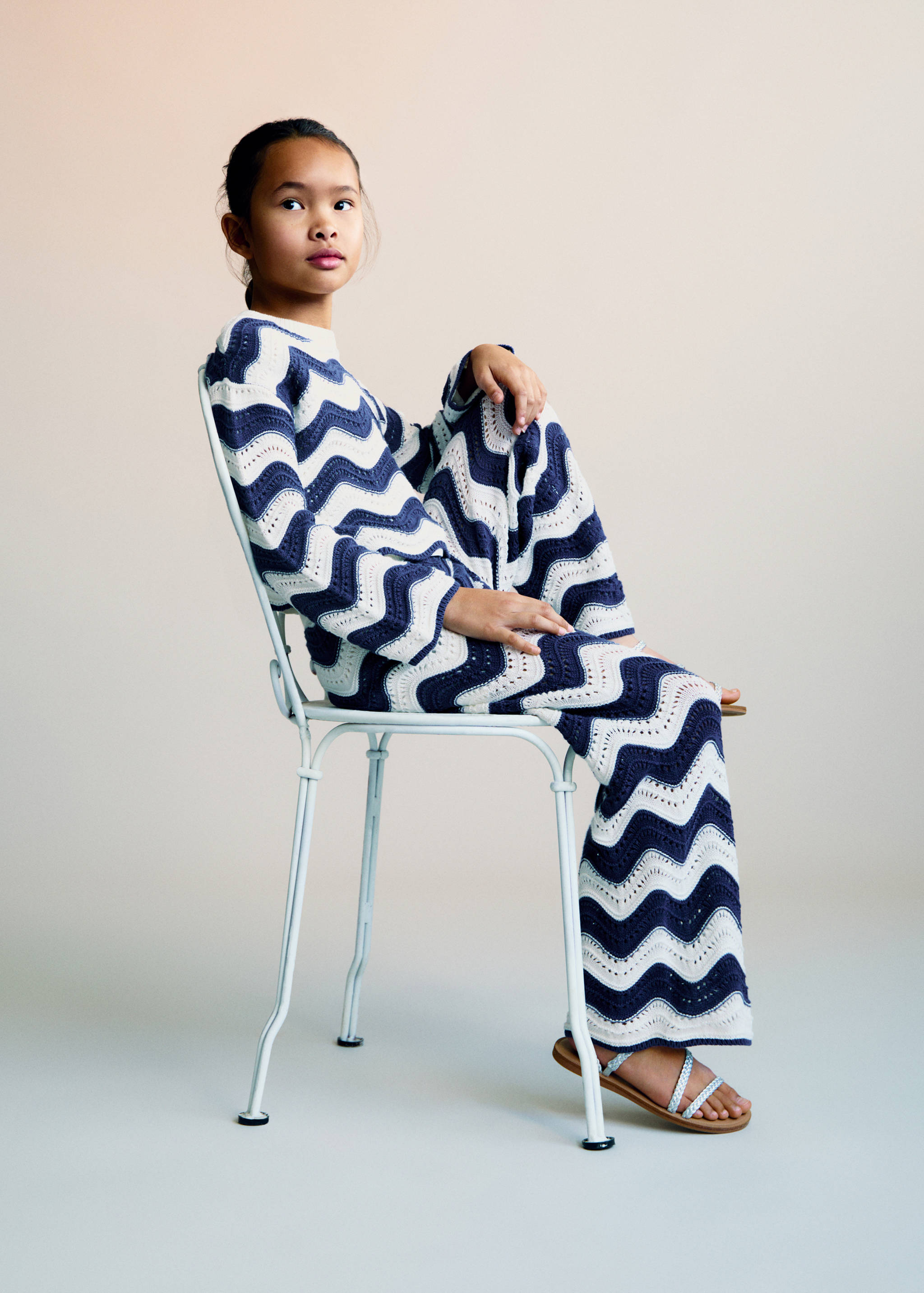 Zig-zag knitted pants with lace accents - General plane