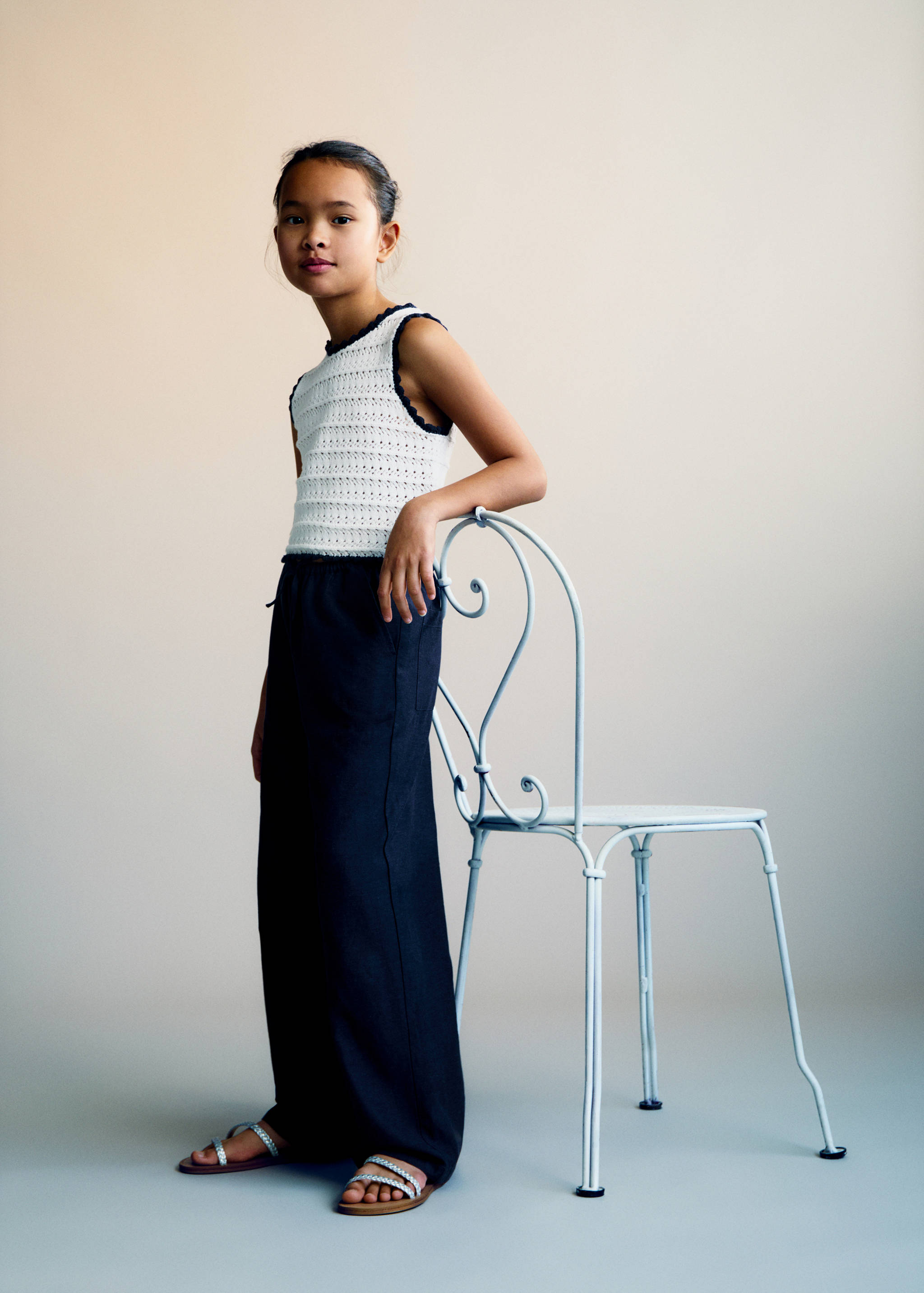 Kontrast yüzeyli triko bluz - Genel plan