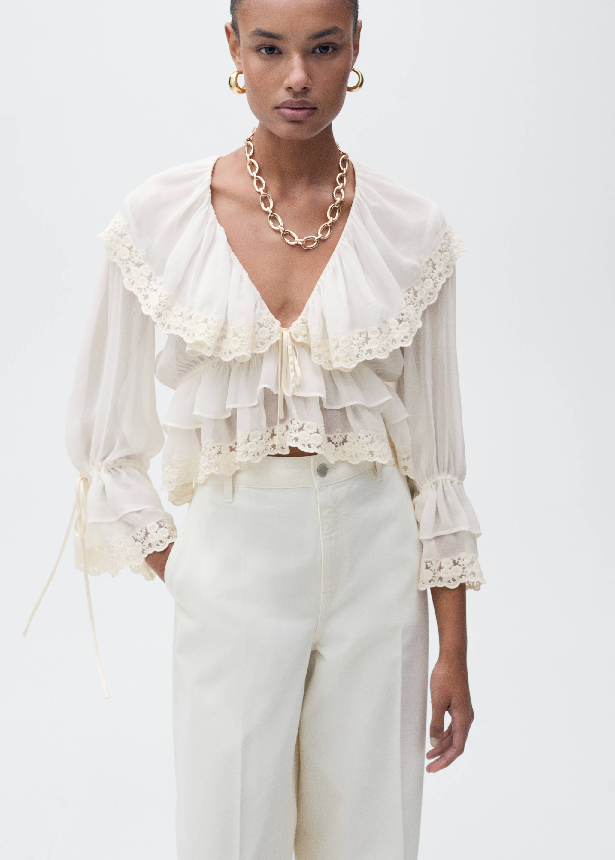 Blouse with ruffles and lace details - Medium plane