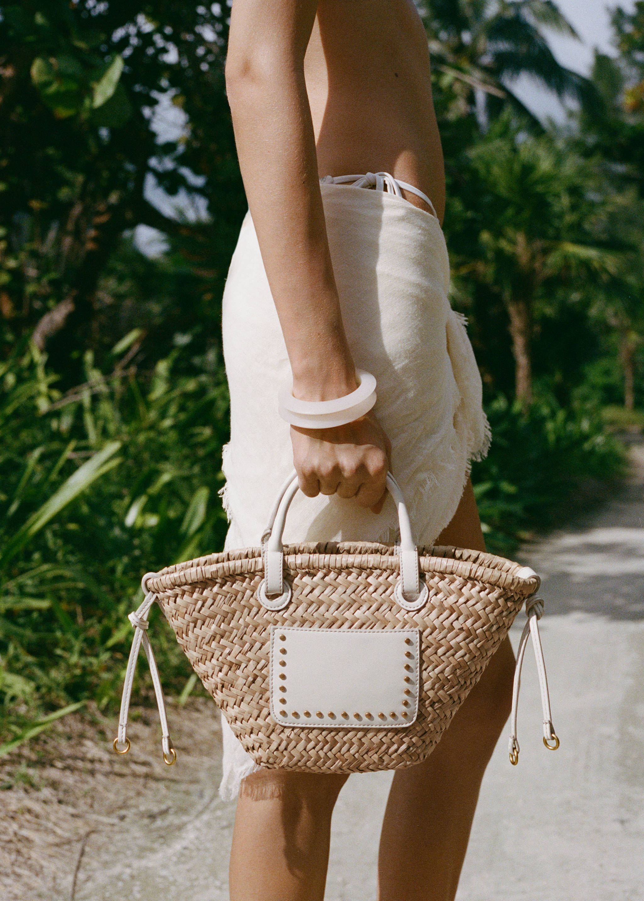Small double-handle natural fibre basket - General plane