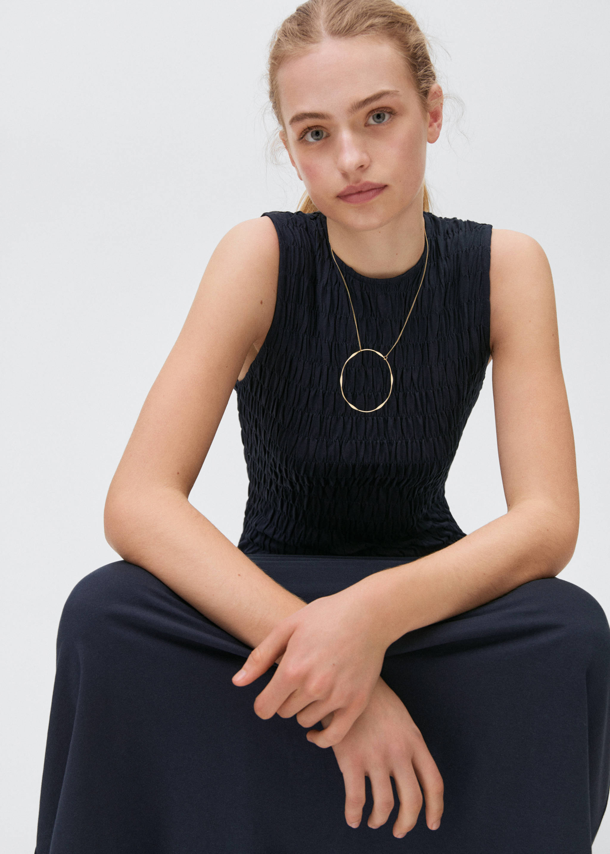 Vestido comprido com pormenor rufado - Pormenor do artigo 2