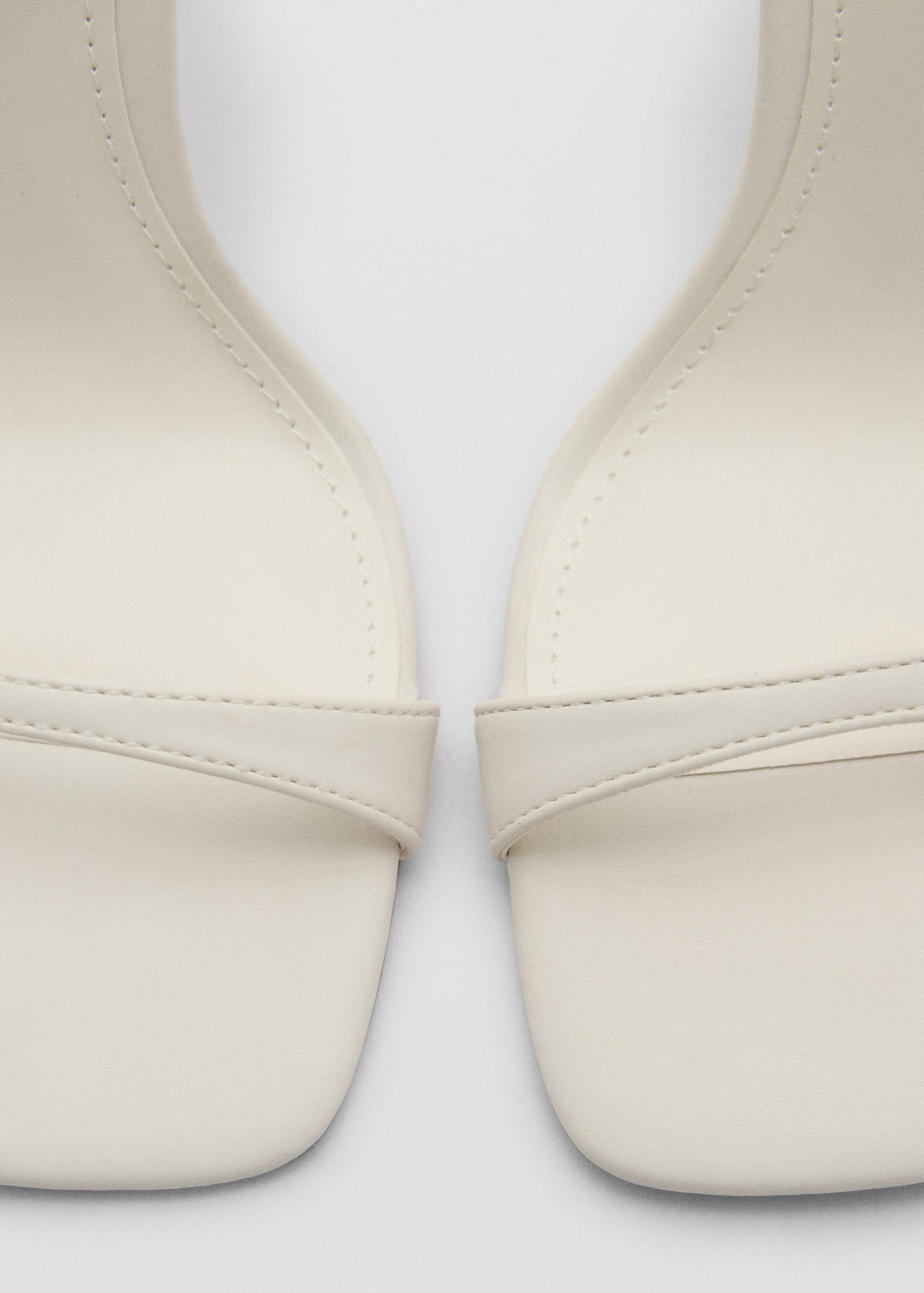 Sandaler med reim og hæl - Artikkeldetalj 2