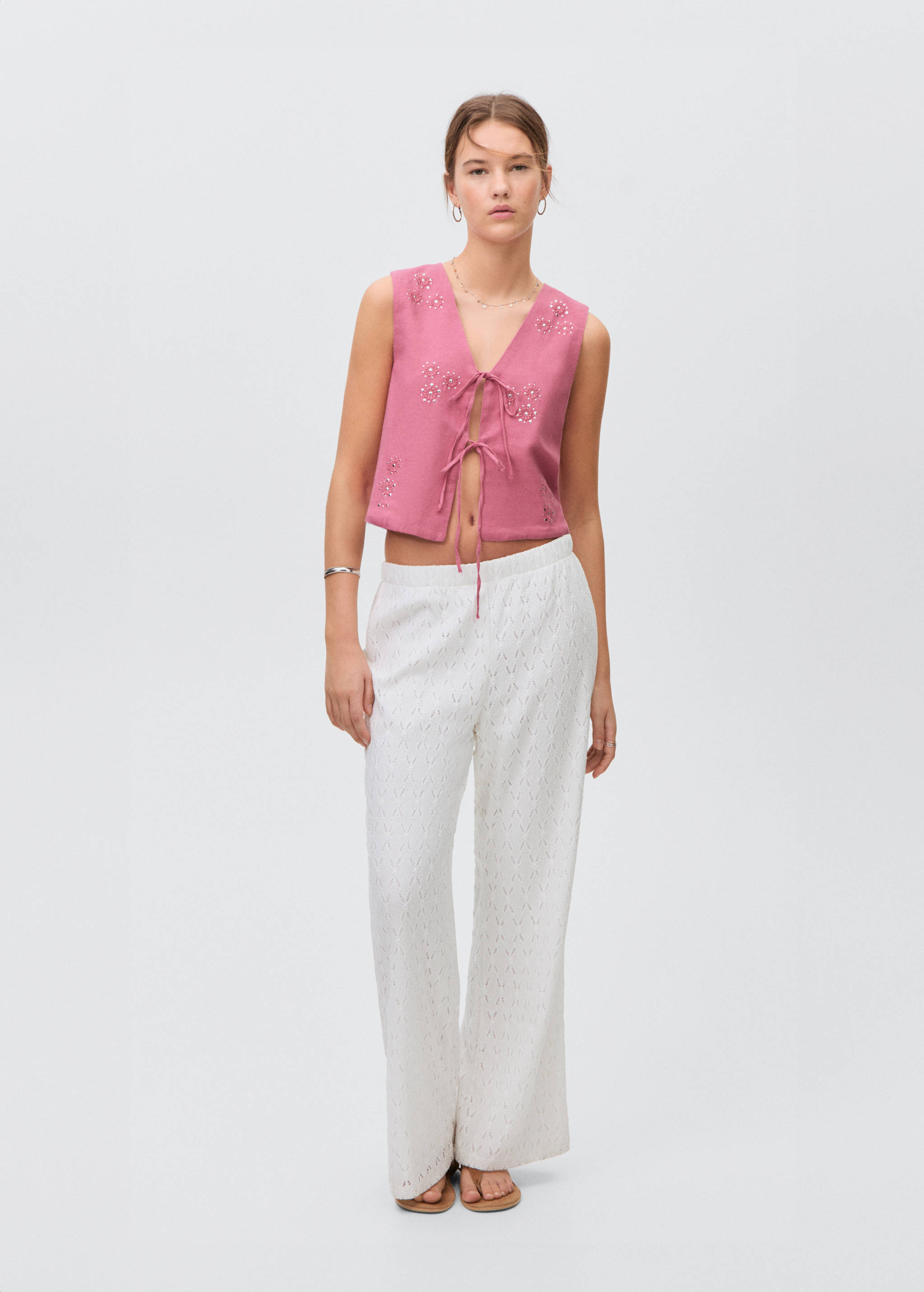 Embroidered vest with bows - General plane