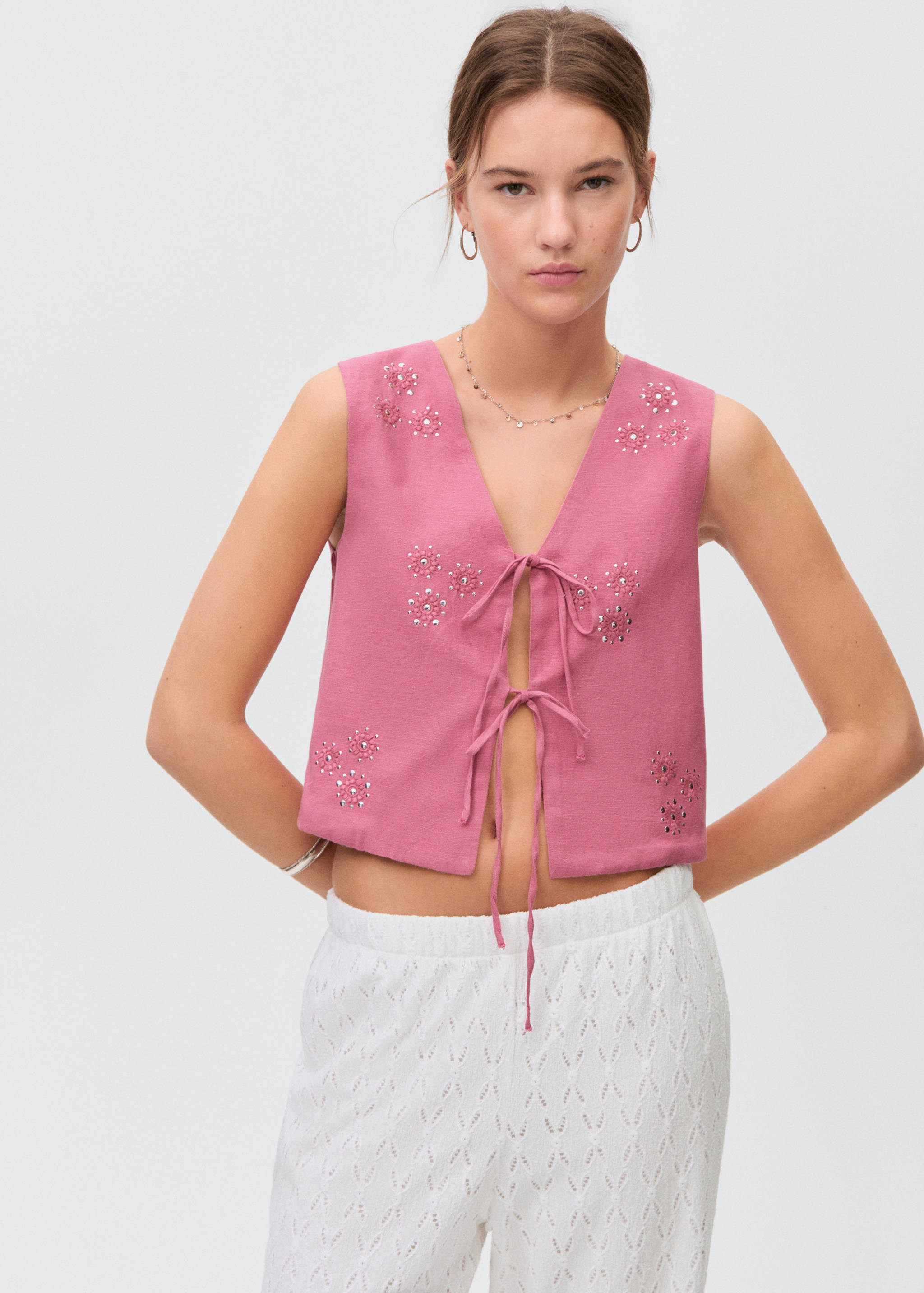 Embroidered vest with bows - Medium plane