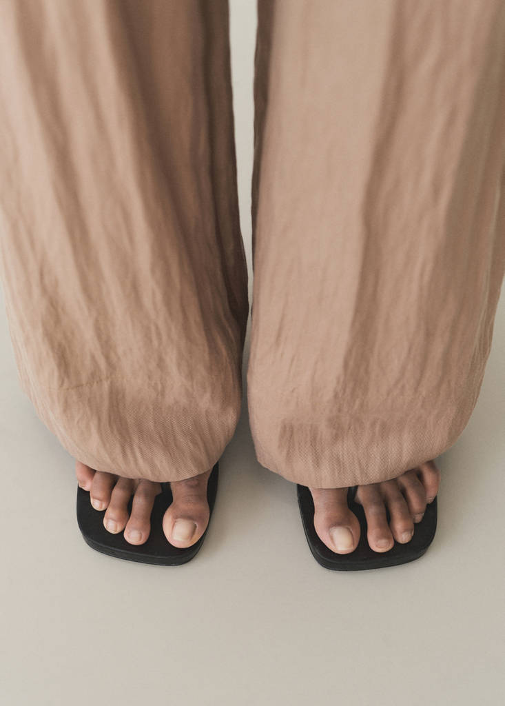 Straight-fit lyocell textured trousers — Medium Brown