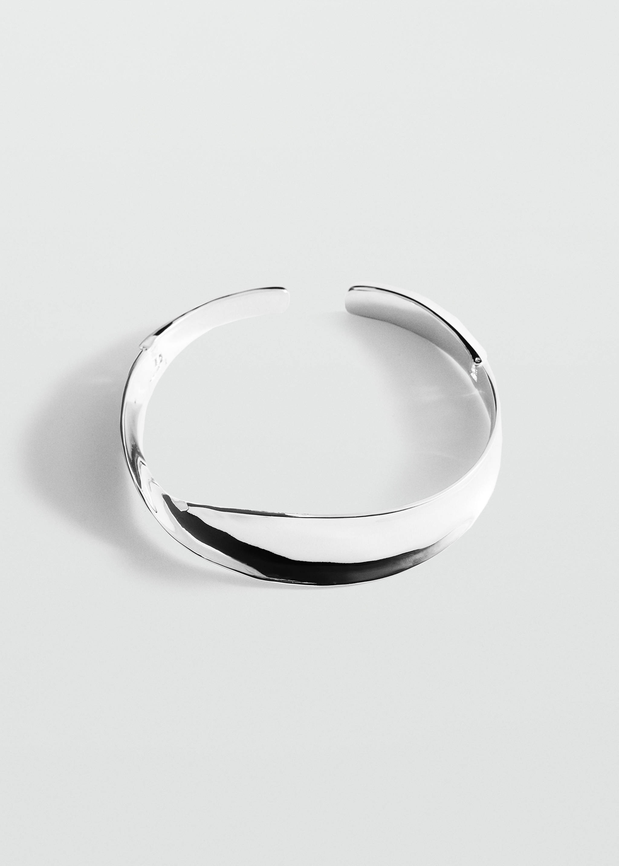 Rigid twisted collar - Article without model
