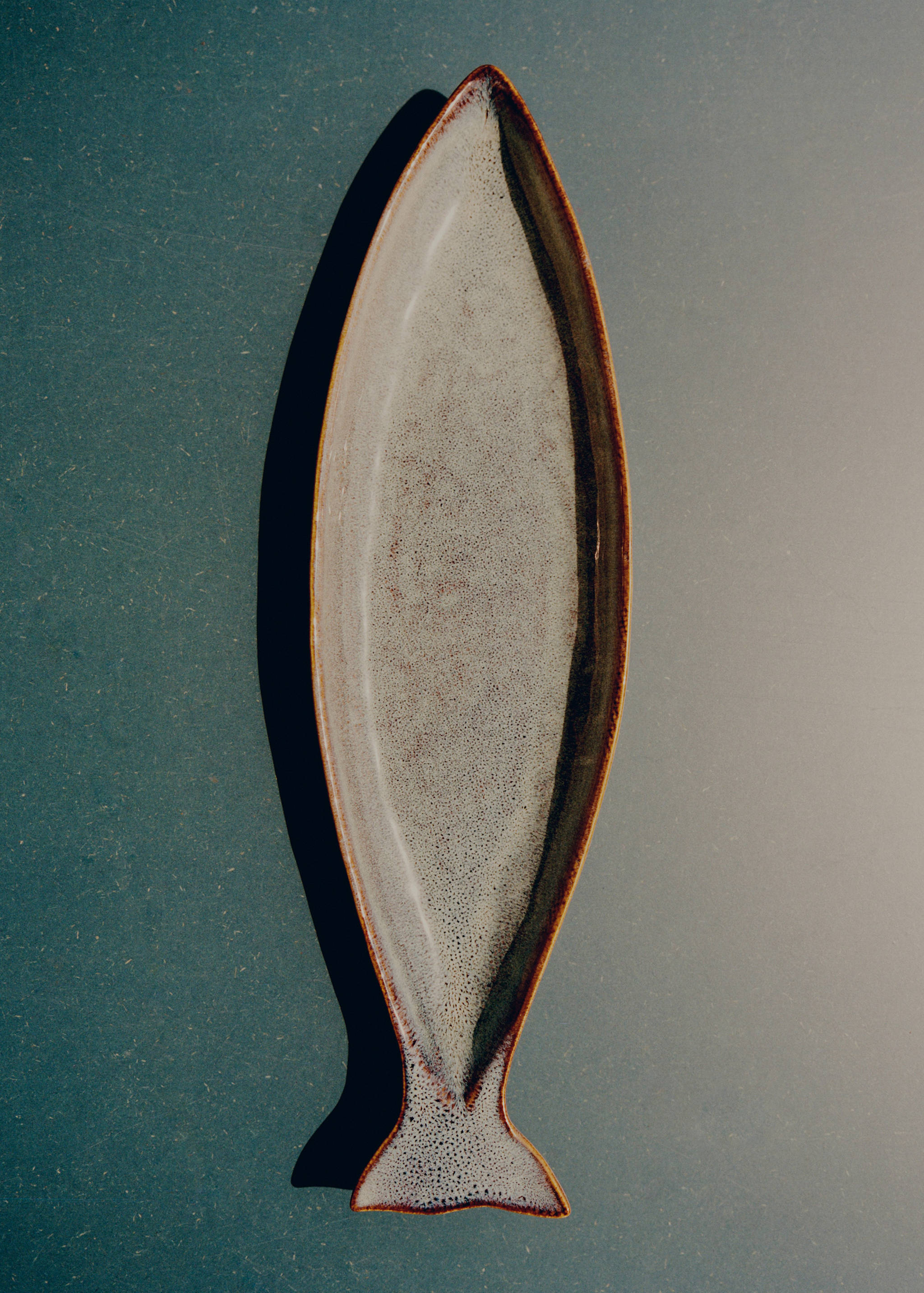 Petit plat sardine en grès - Détail de l'article 6